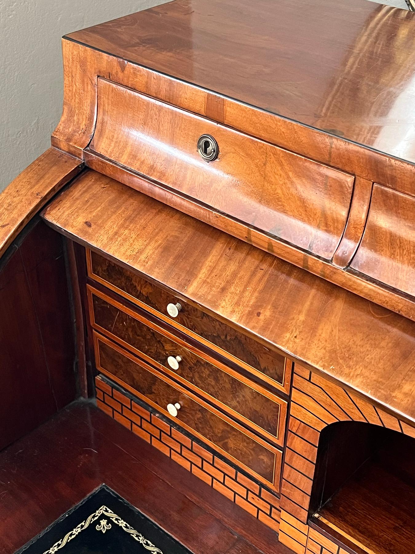 19th Century Biedermeier Mahogany Cylinder-Top Bureau Desk For Sale 1