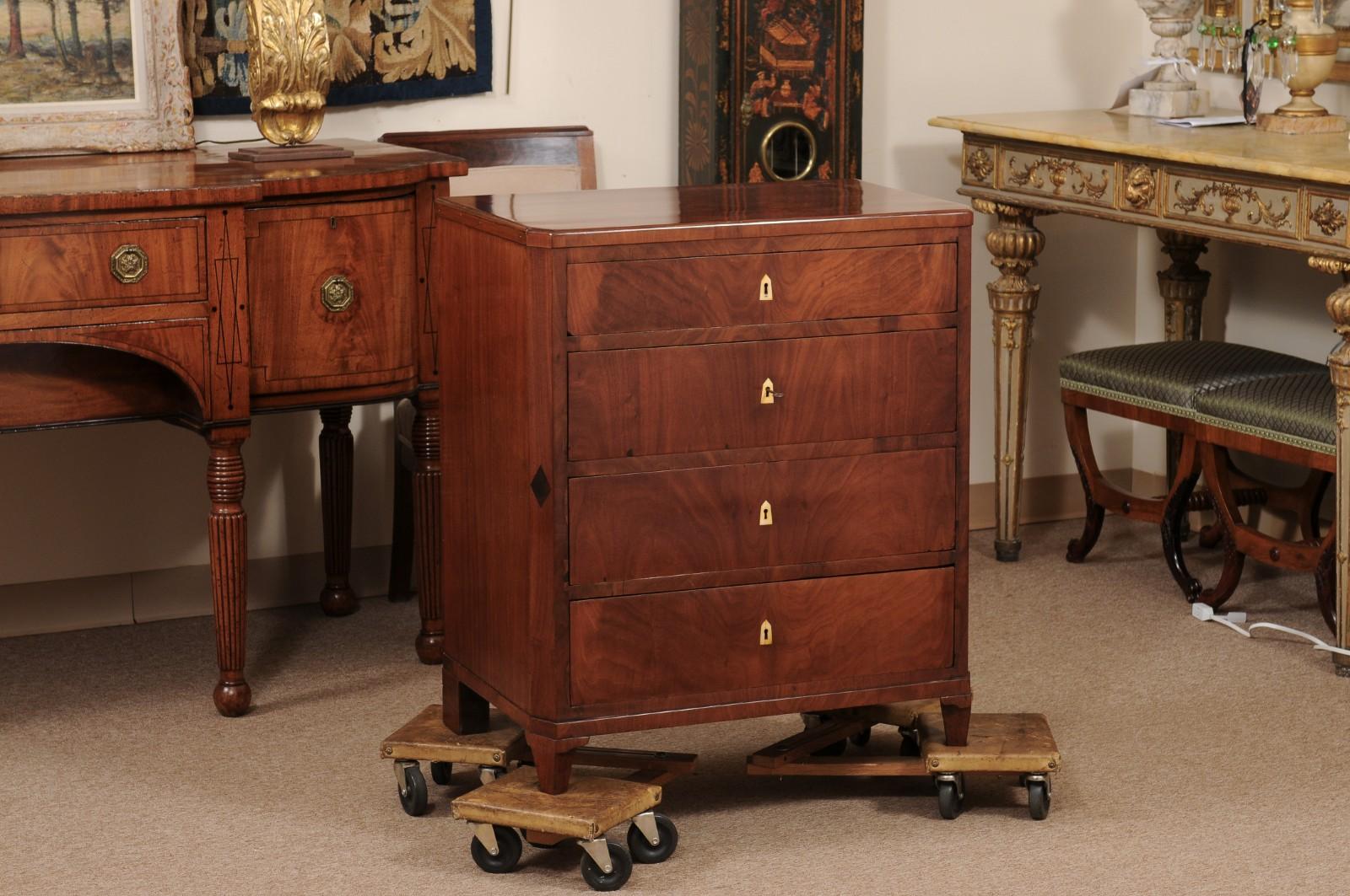 Pequeña cómoda de caoba Biedermeier del siglo XIX en Bastante bueno estado para la venta en Atlanta, GA