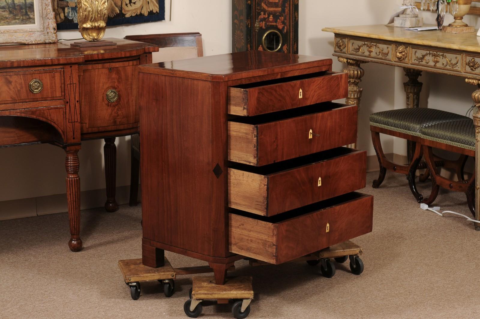 Pequeña cómoda de caoba Biedermeier del siglo XIX Caoba en venta