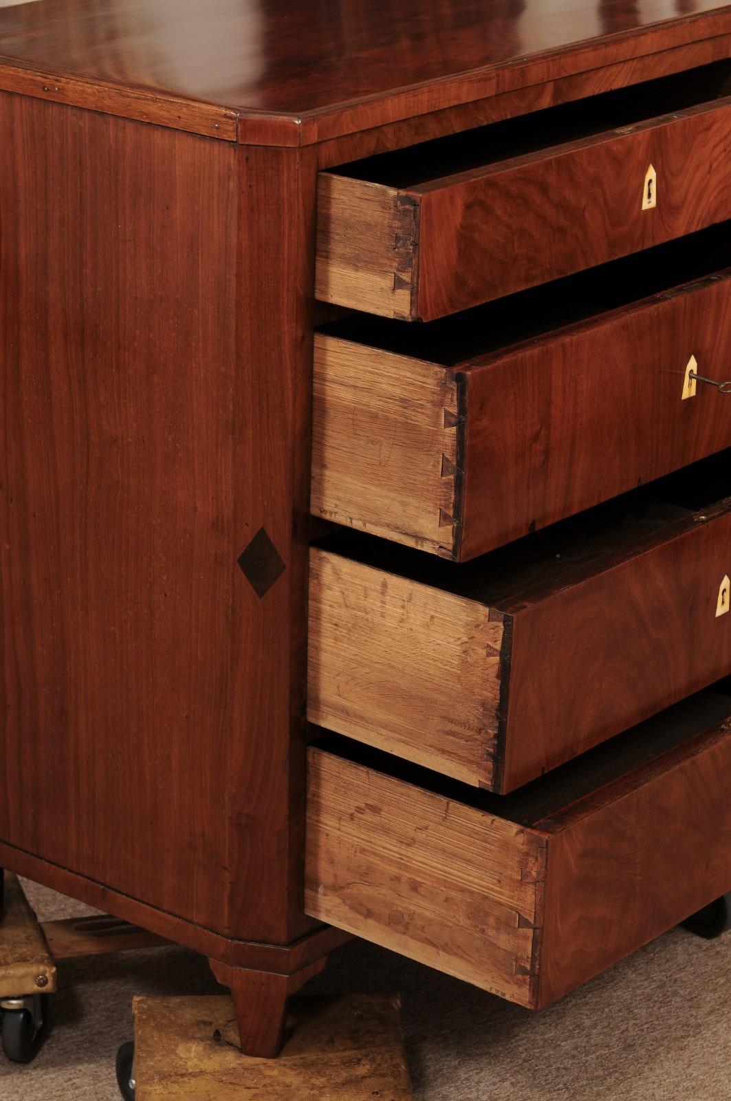 Pequeña cómoda de caoba Biedermeier del siglo XIX en venta 1