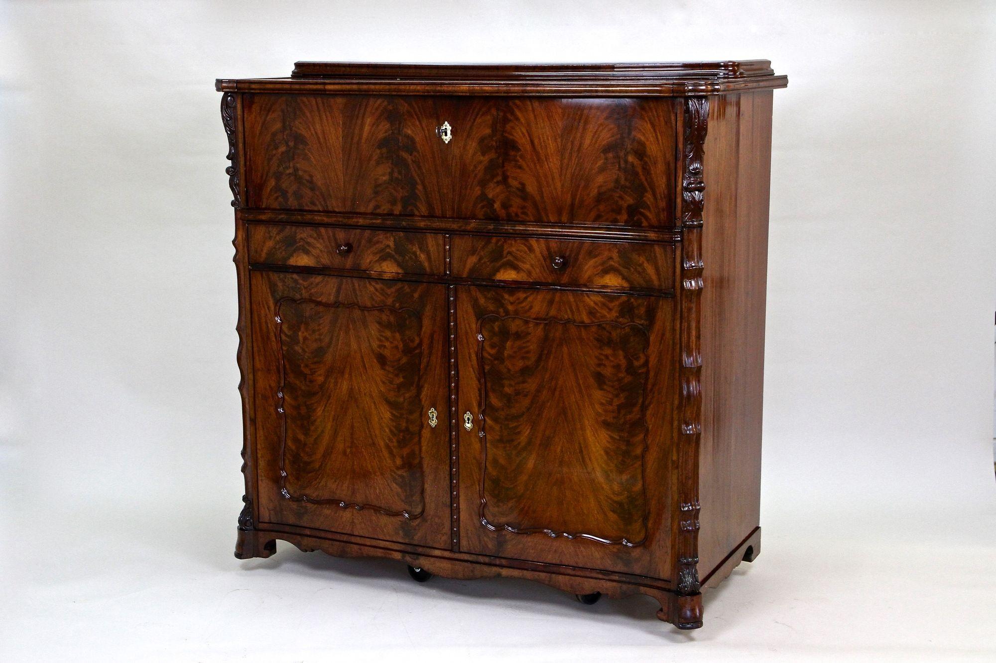 19th Century Biedermeier Mahogany Sideboard/ Buffet/ Halfcabinet, AT ca. 1850 For Sale 3