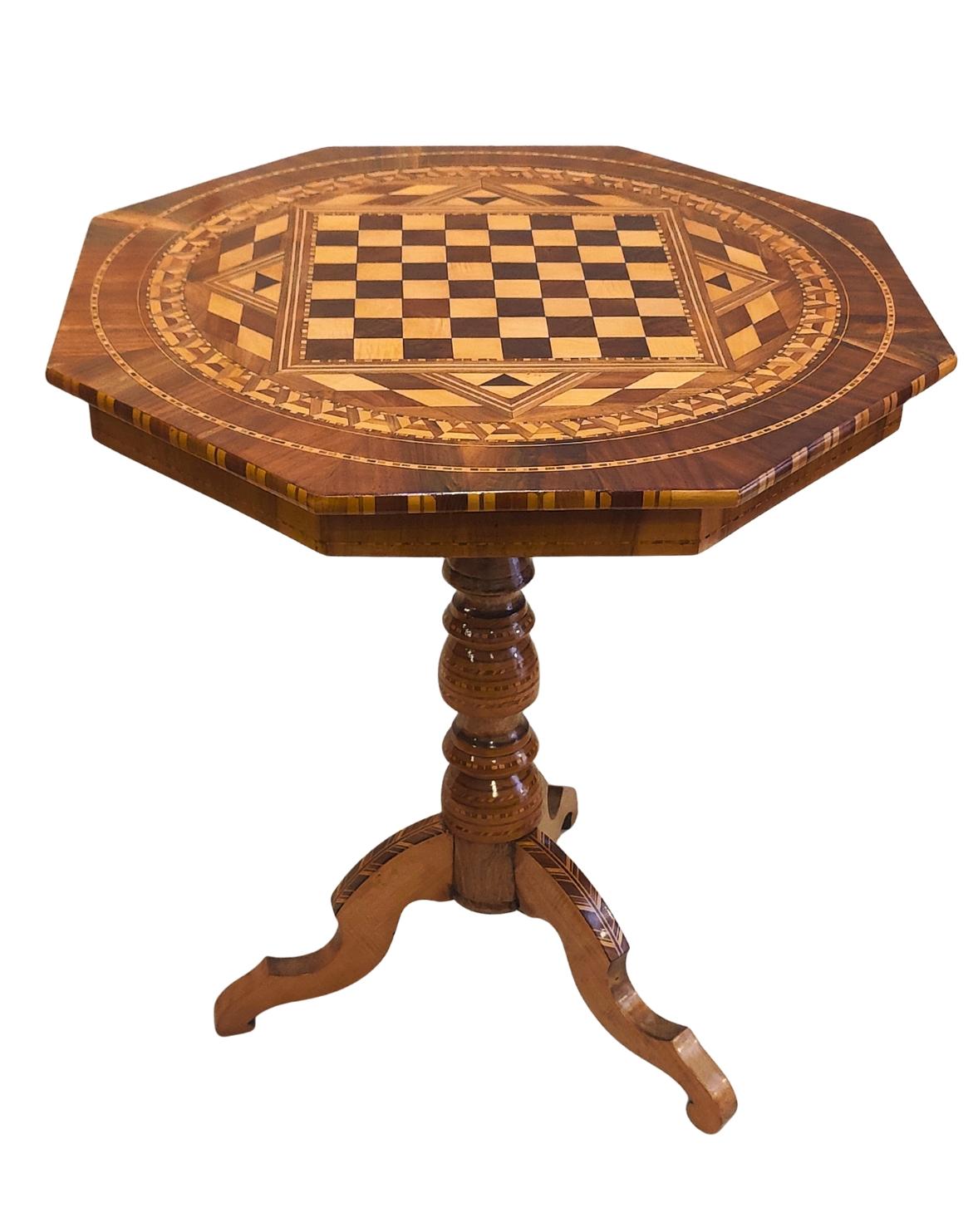 19th Century Biedermeier Marquetry Chess Table In Good Condition For Sale In Darmstadt, DE