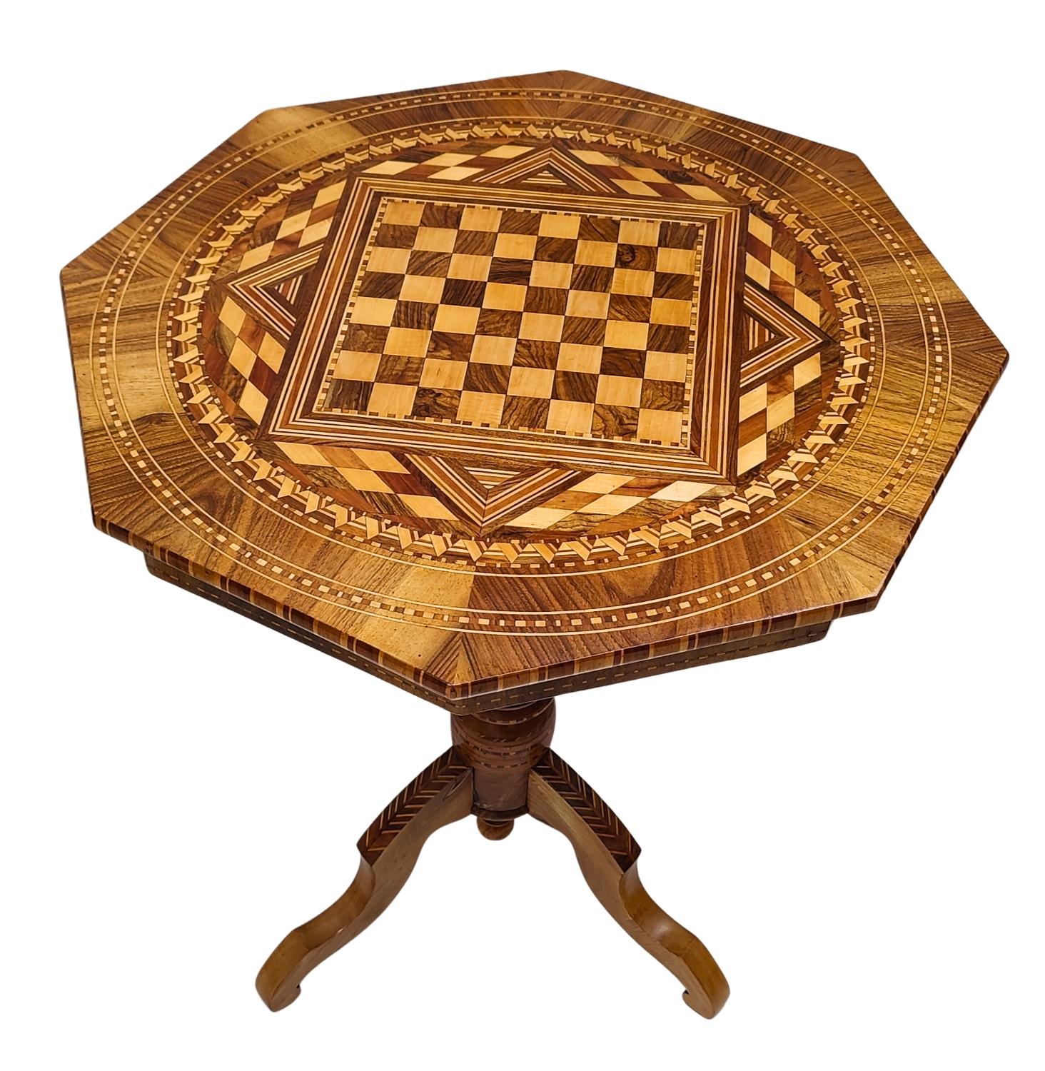 19th Century Biedermeier Marquetry Chess Table For Sale 4