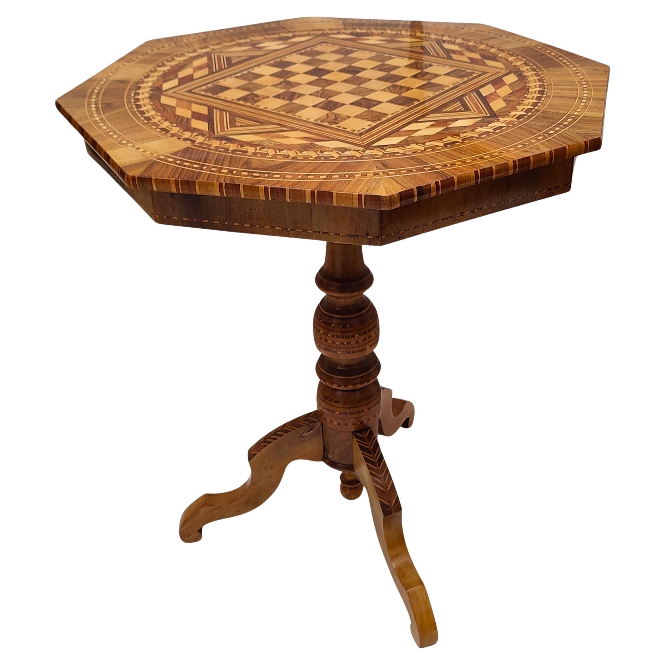 Mesa de ajedrez de marquetería Biedermeier del siglo XIX