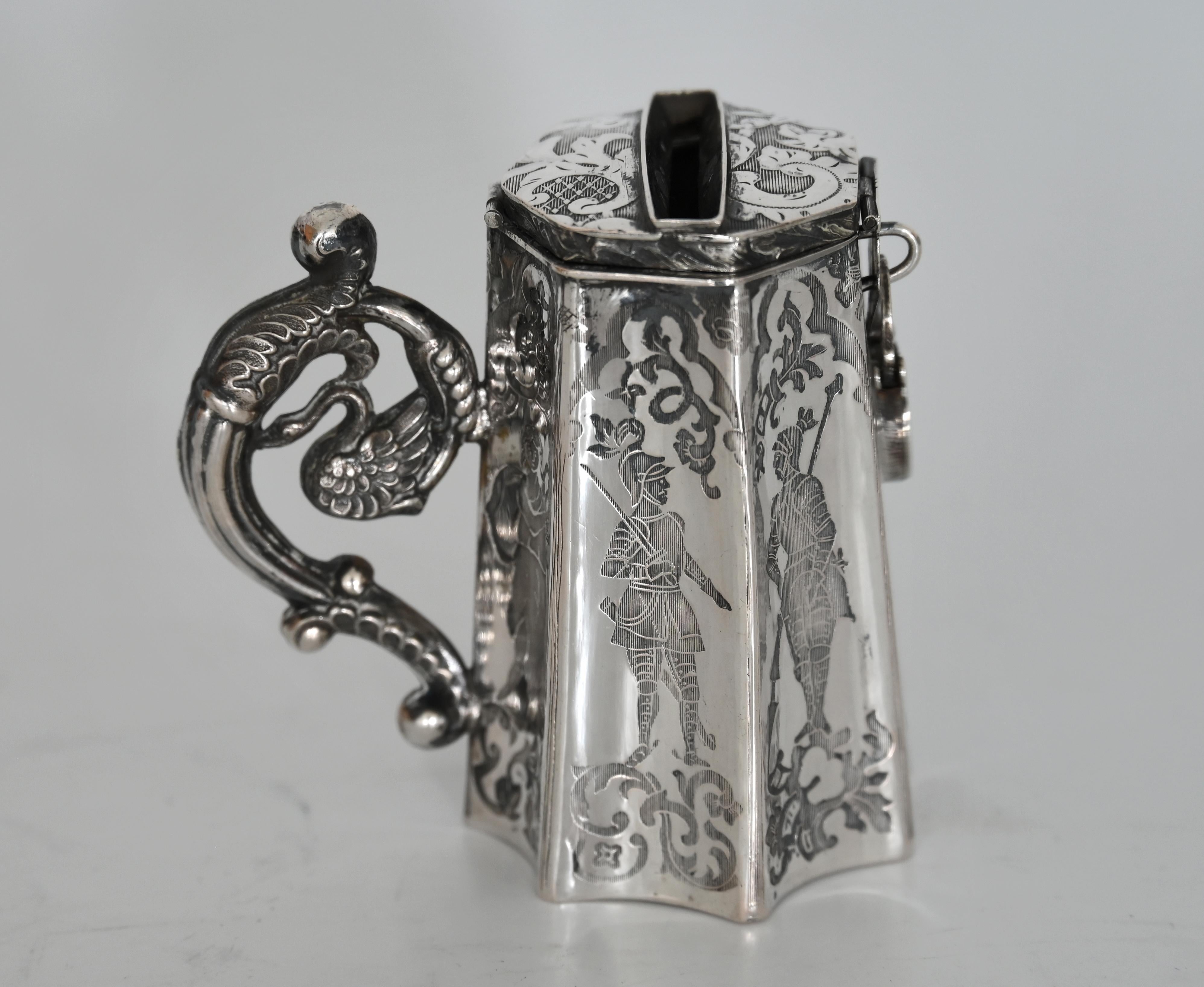 A rare money box from the Bidermeier period in silver with small lock that can be opened and closed without a key.
Very special is the fine engraving on the seven fields, which are beautifully elaborated with knights and a lady. The handle is
