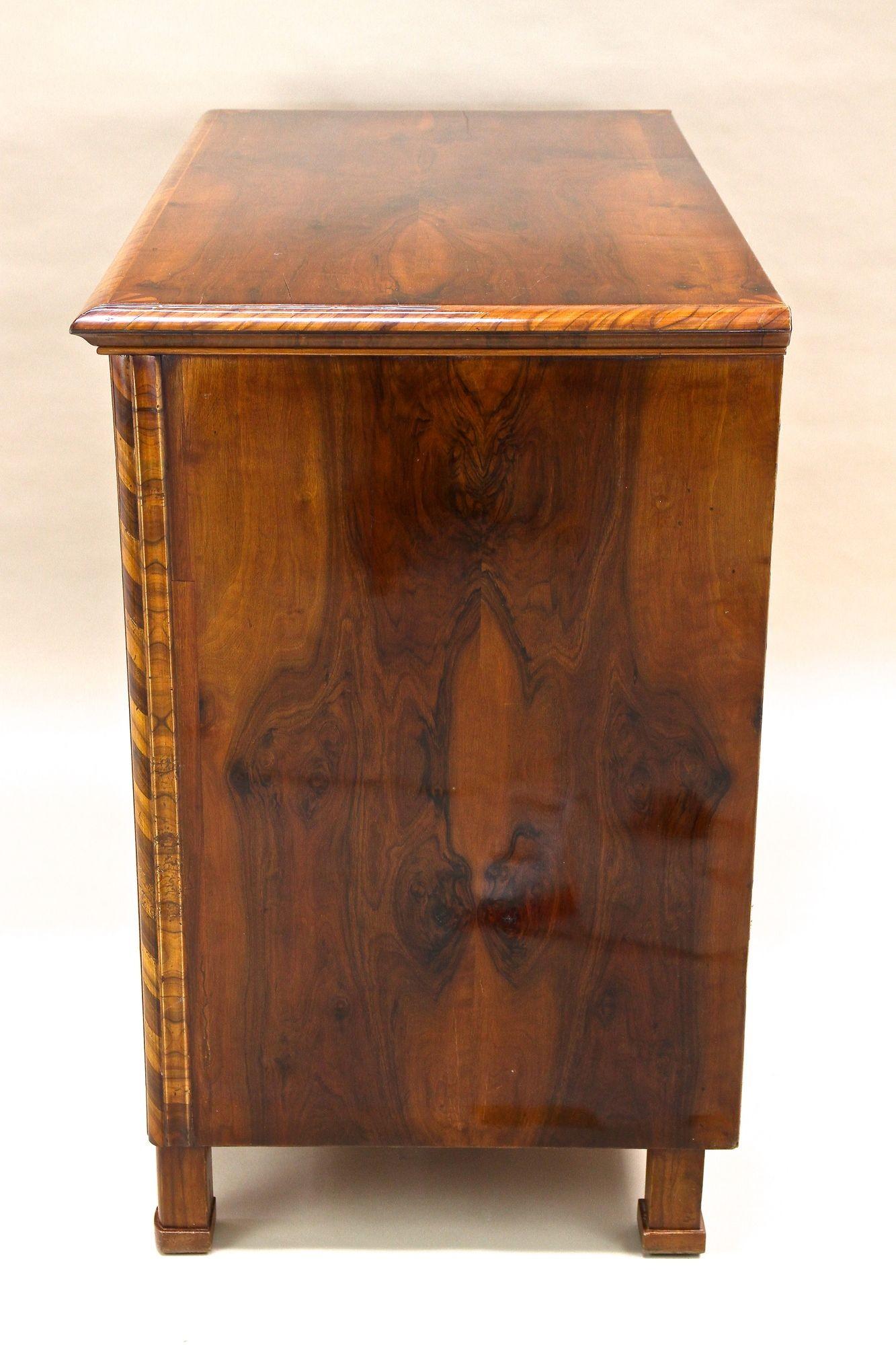 19th Century Biedermeier Nutwood Chest of Drawers/ Commode, Austria ca. 1840 For Sale 9