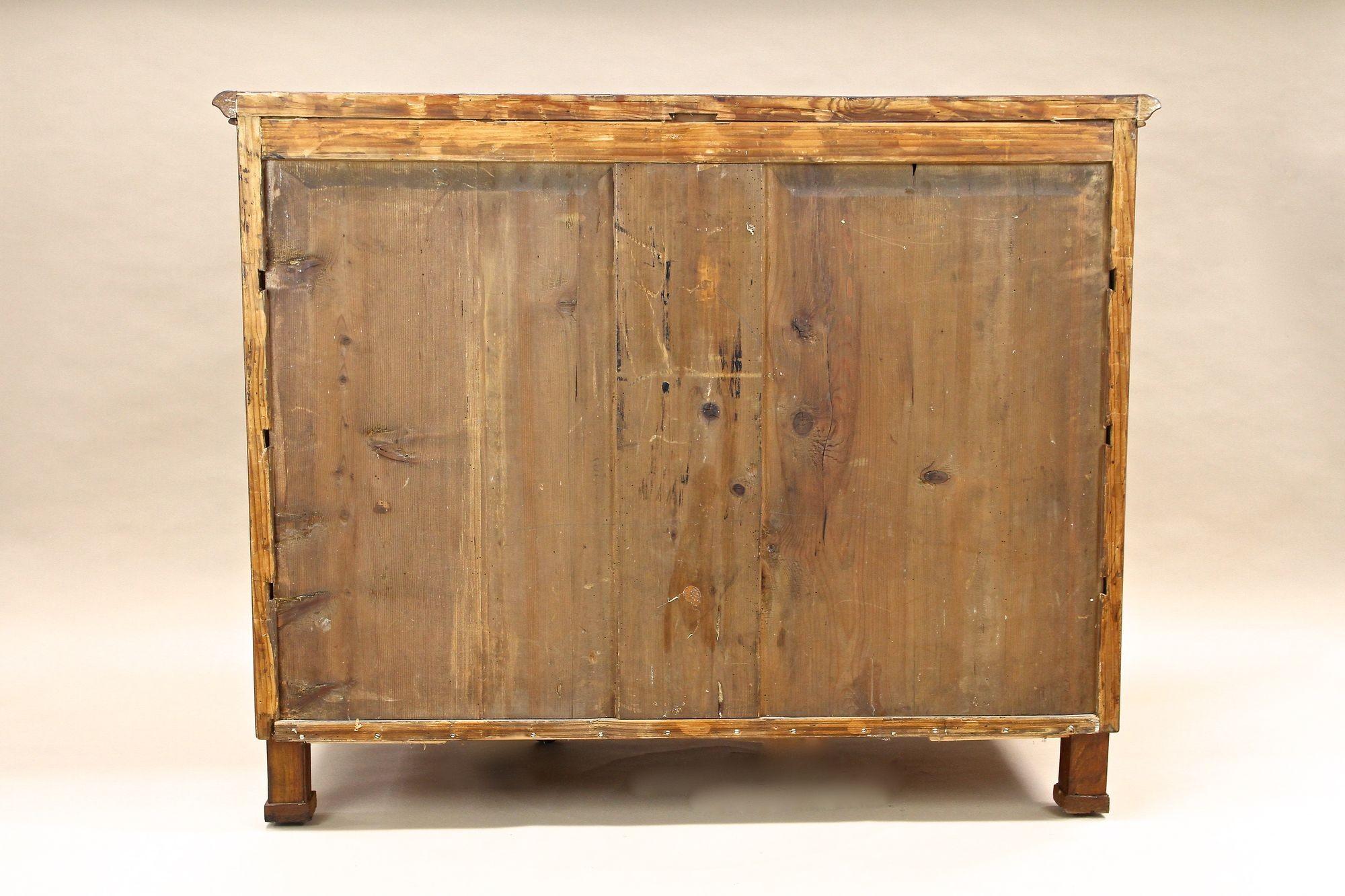 19th Century Biedermeier Nutwood Chest of Drawers/ Commode, Austria ca. 1840 For Sale 16