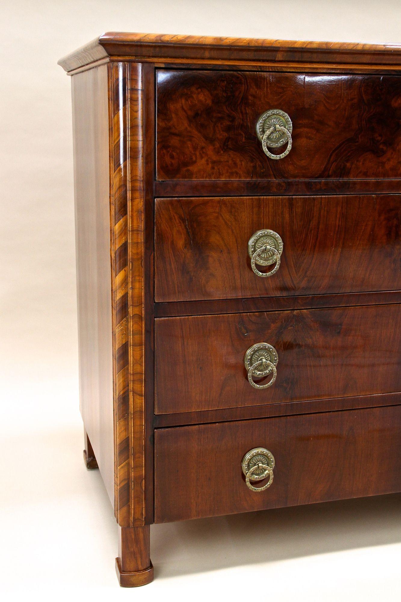 19th Century Biedermeier Nutwood Chest of Drawers/ Commode, Austria ca. 1840 For Sale 1