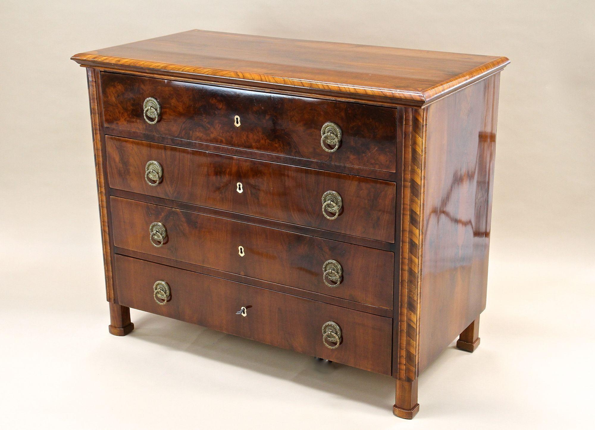 19th Century Biedermeier Nutwood Chest of Drawers/ Commode, Austria ca. 1840 For Sale 5
