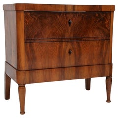 Cómoda Biedermeier de madera de nogal del siglo XIX, Austria ca. 1840