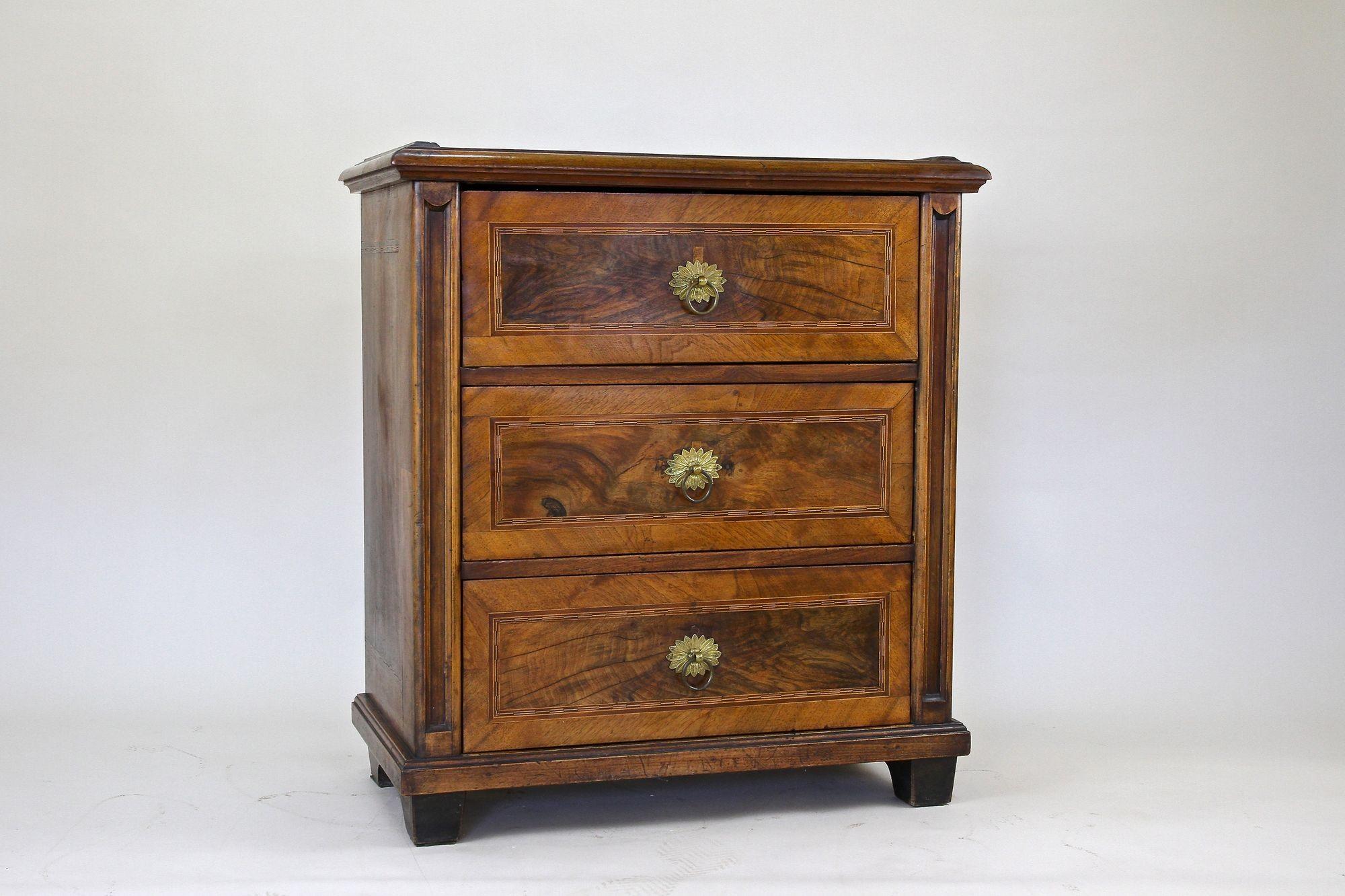 19th Century Biedermeier Nutwood Chest Of Drawers With Micro-Inlays, AT ca. 1850 For Sale 7