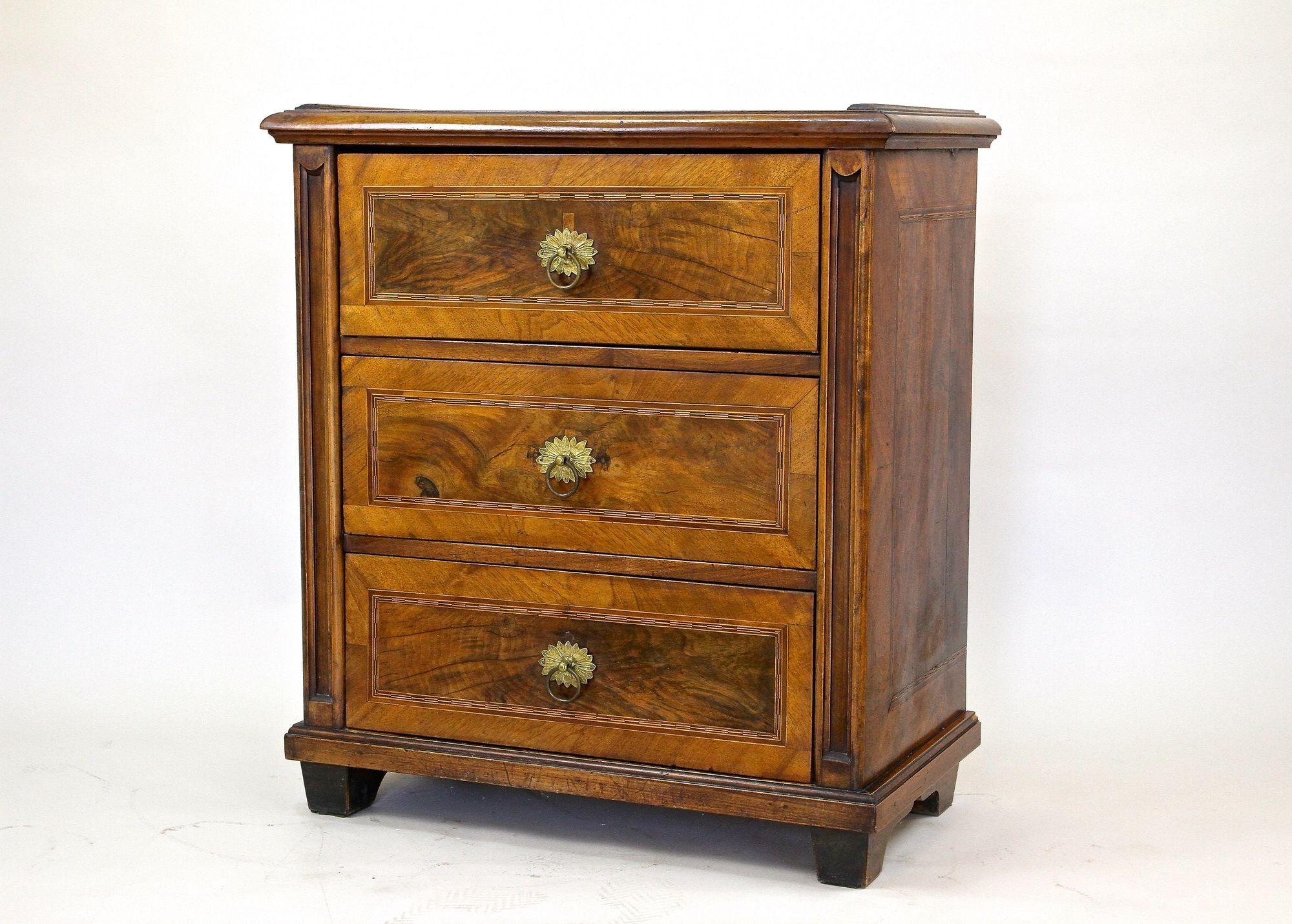 19th Century Biedermeier Nutwood Chest Of Drawers With Micro-Inlays, AT ca. 1850 For Sale 8