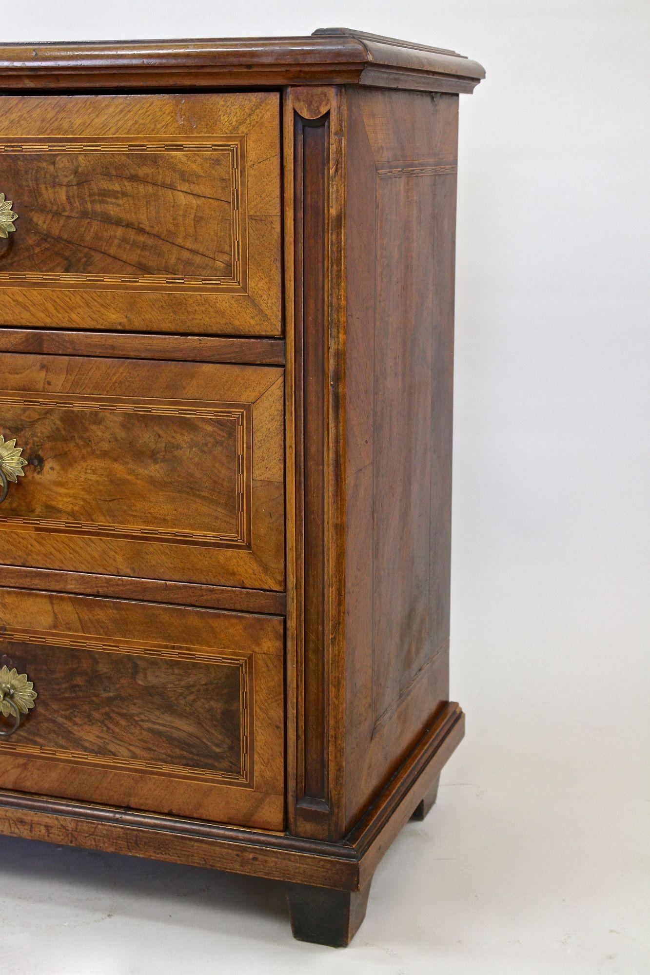 19th Century Biedermeier Nutwood Chest Of Drawers With Micro-Inlays, AT ca. 1850 For Sale 8