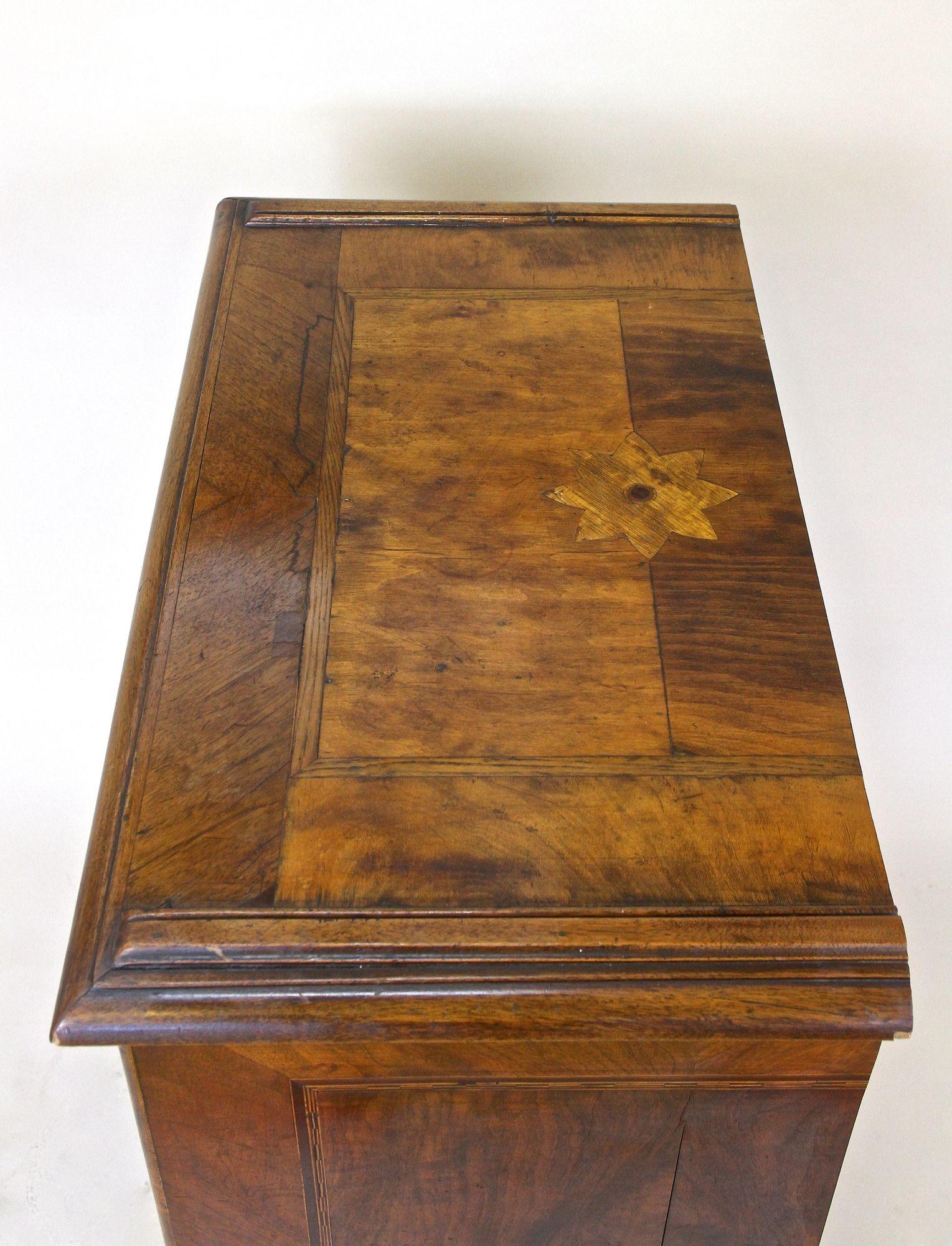 19th Century Biedermeier Nutwood Chest Of Drawers With Micro-Inlays, AT ca. 1850 For Sale 11