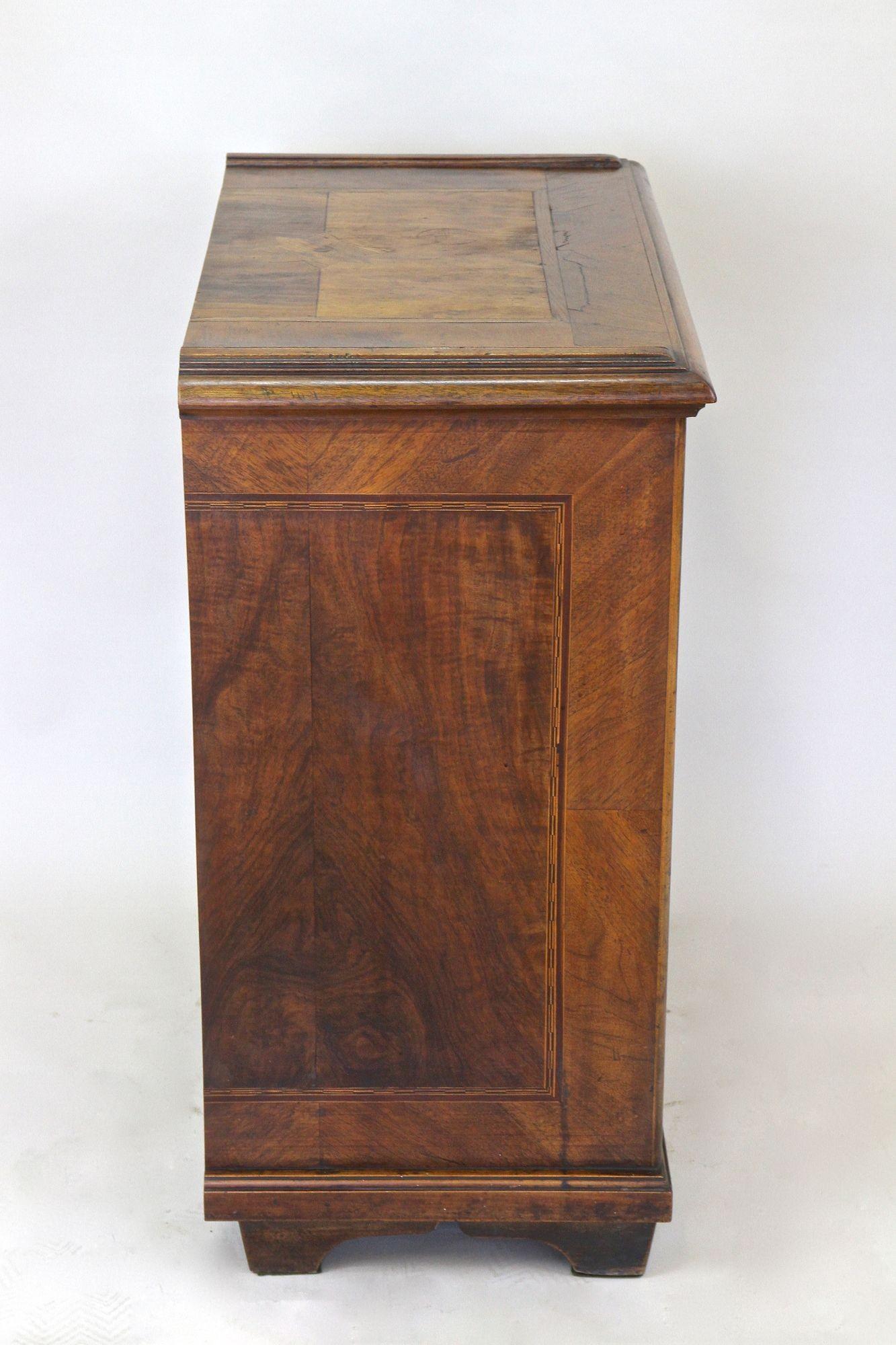 19th Century Biedermeier Nutwood Chest Of Drawers With Micro-Inlays, AT ca. 1850 For Sale 12