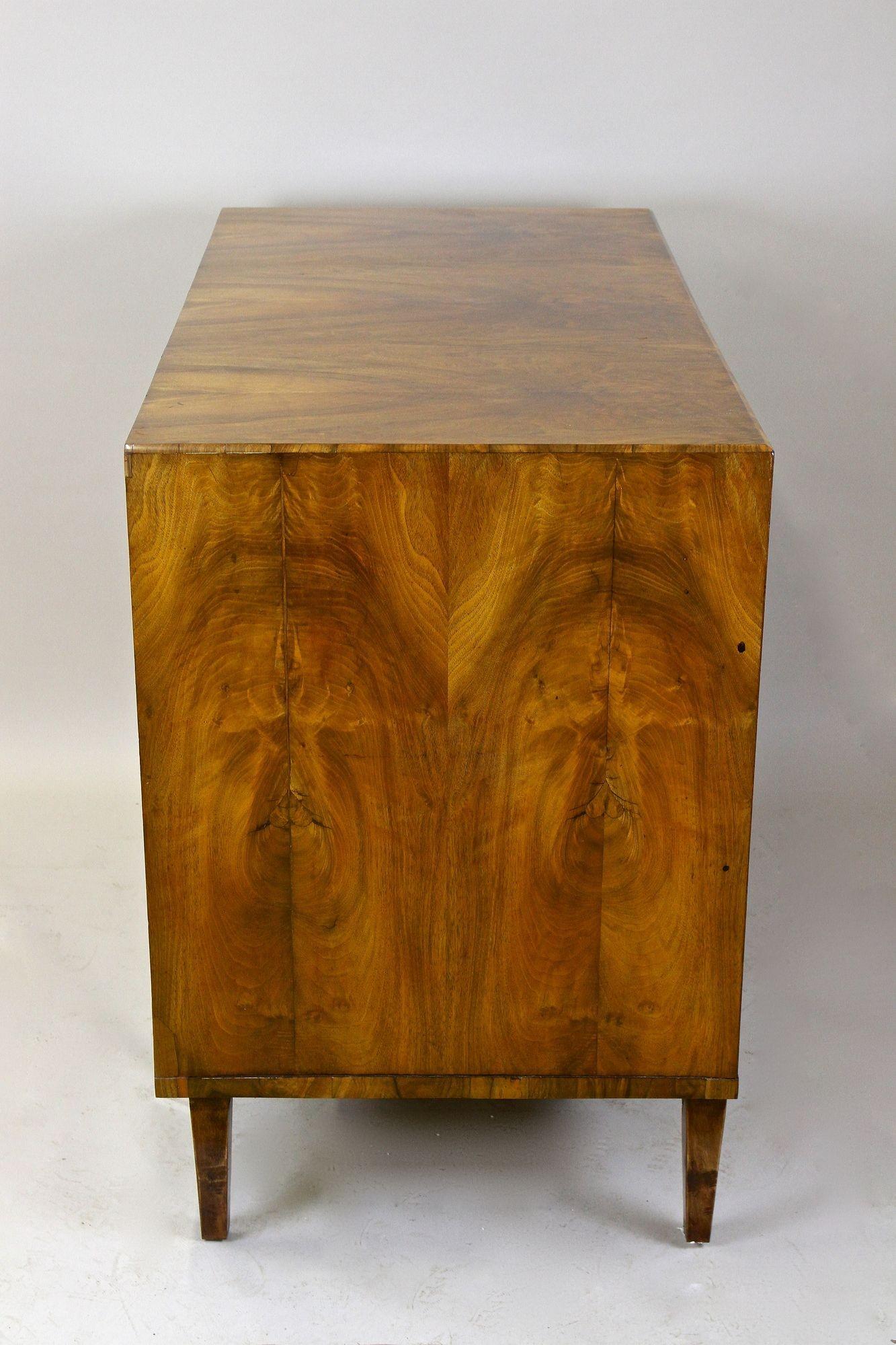 Cassettiera in legno di noce Biedermeier del XIX secolo/comodino per scrivere, AT 1840 ca. in vendita 13