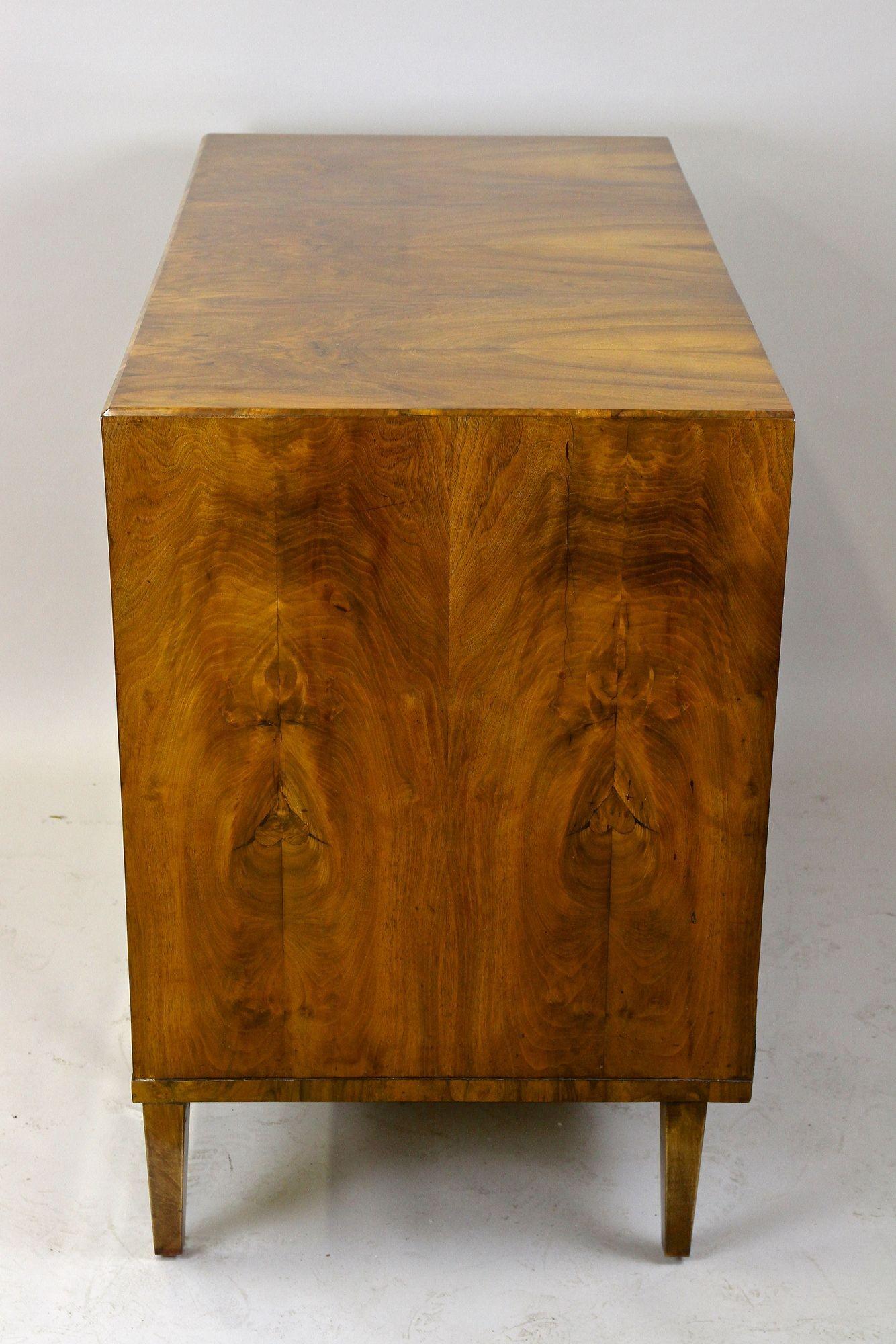 Cassettiera in legno di noce Biedermeier del XIX secolo/comodino per scrivere, AT 1840 ca. in vendita 15