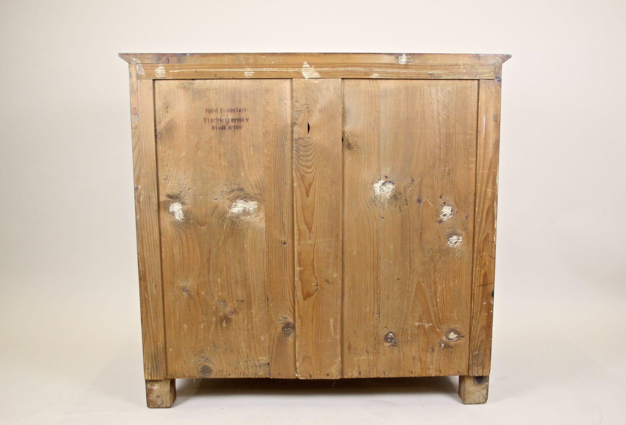 Biedermeier del XIX secolo in legno di noce Commode/ Trumeau, Austria, circa 1845 in vendita 11