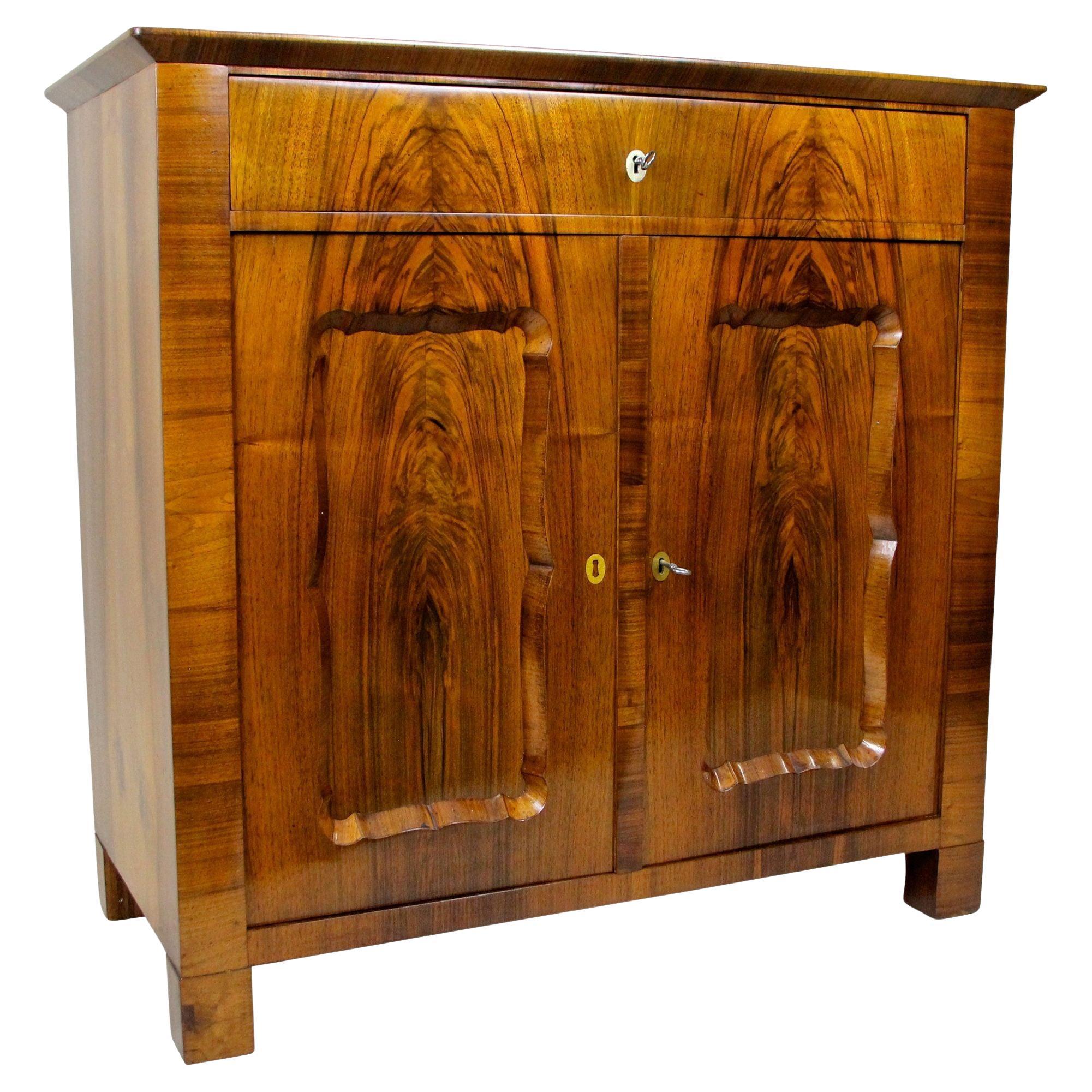 19. Jahrhundert Biedermeier Nussbaum Kommode/ Trumeau, Österreich, um 1845