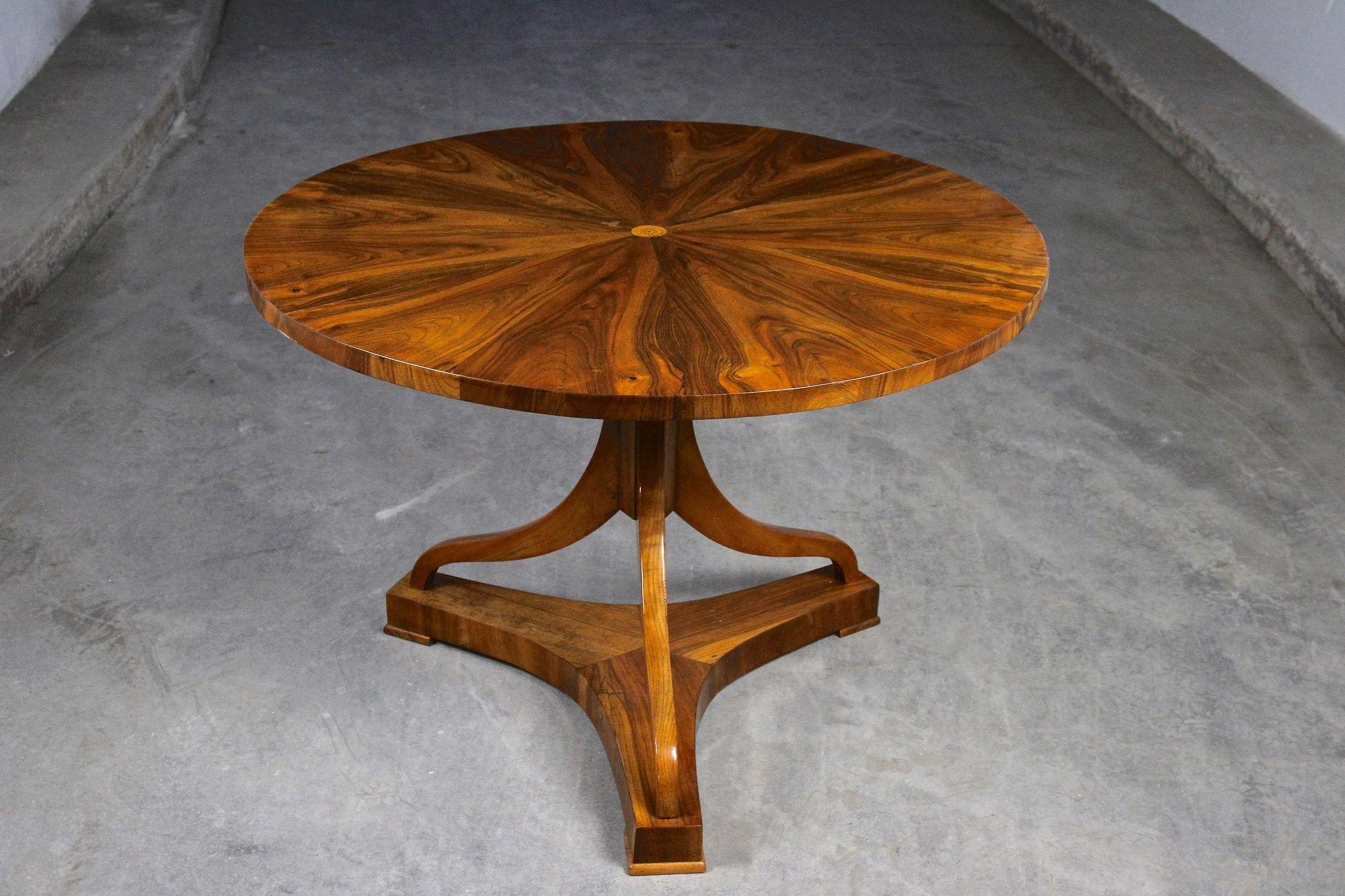 Striking round early 19th century Biedermeier dining table or coffee table coming from the famous period in Vienna / Austria. Elaborately crafted around around 1830, this gorgeous round antique Biedermeier table impresses with an amazing looking