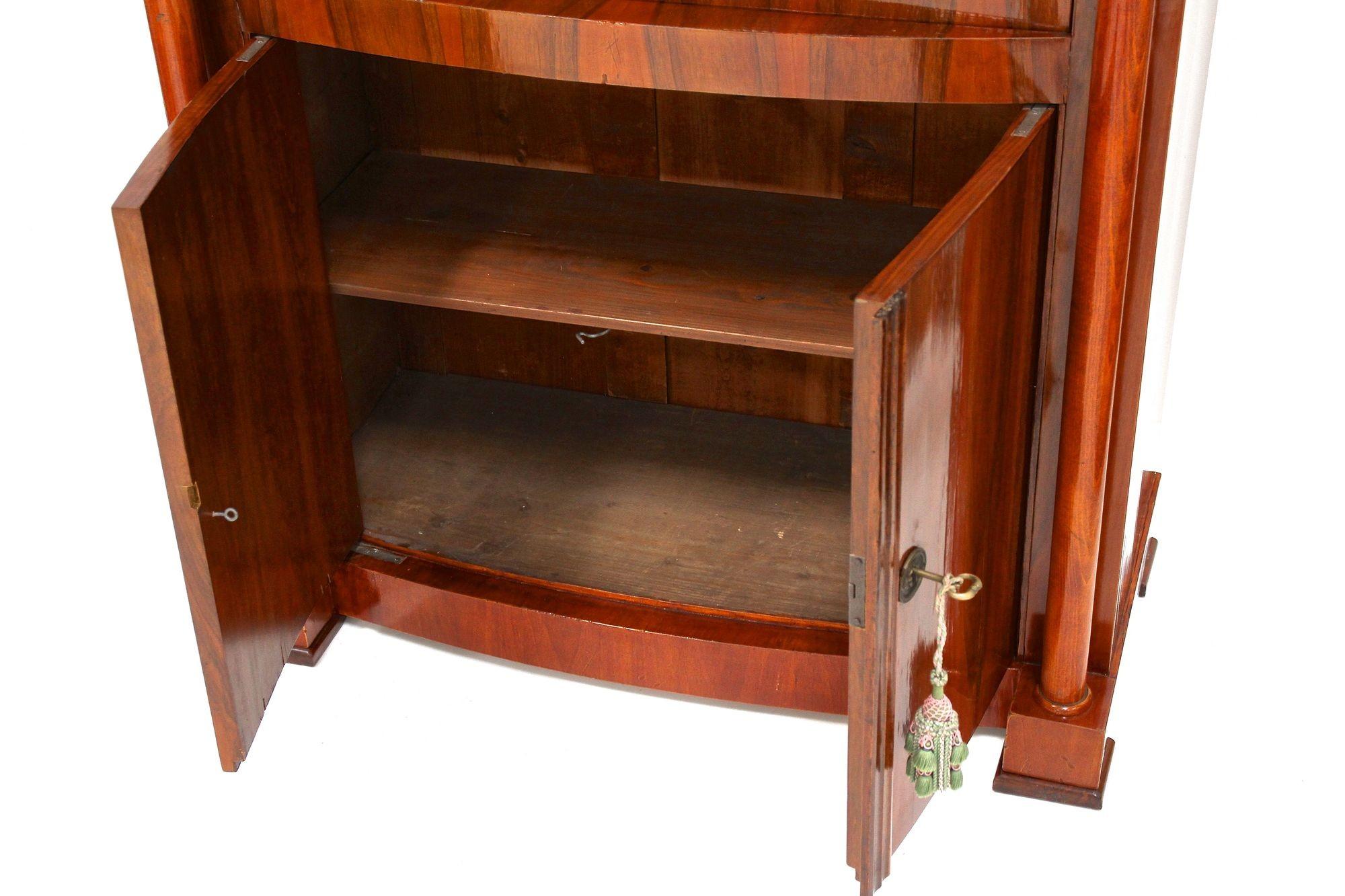 19th Century Biedermeier Nutwood Secretary Desk/ Secretaire, Austria ca. 1820/25 For Sale 4