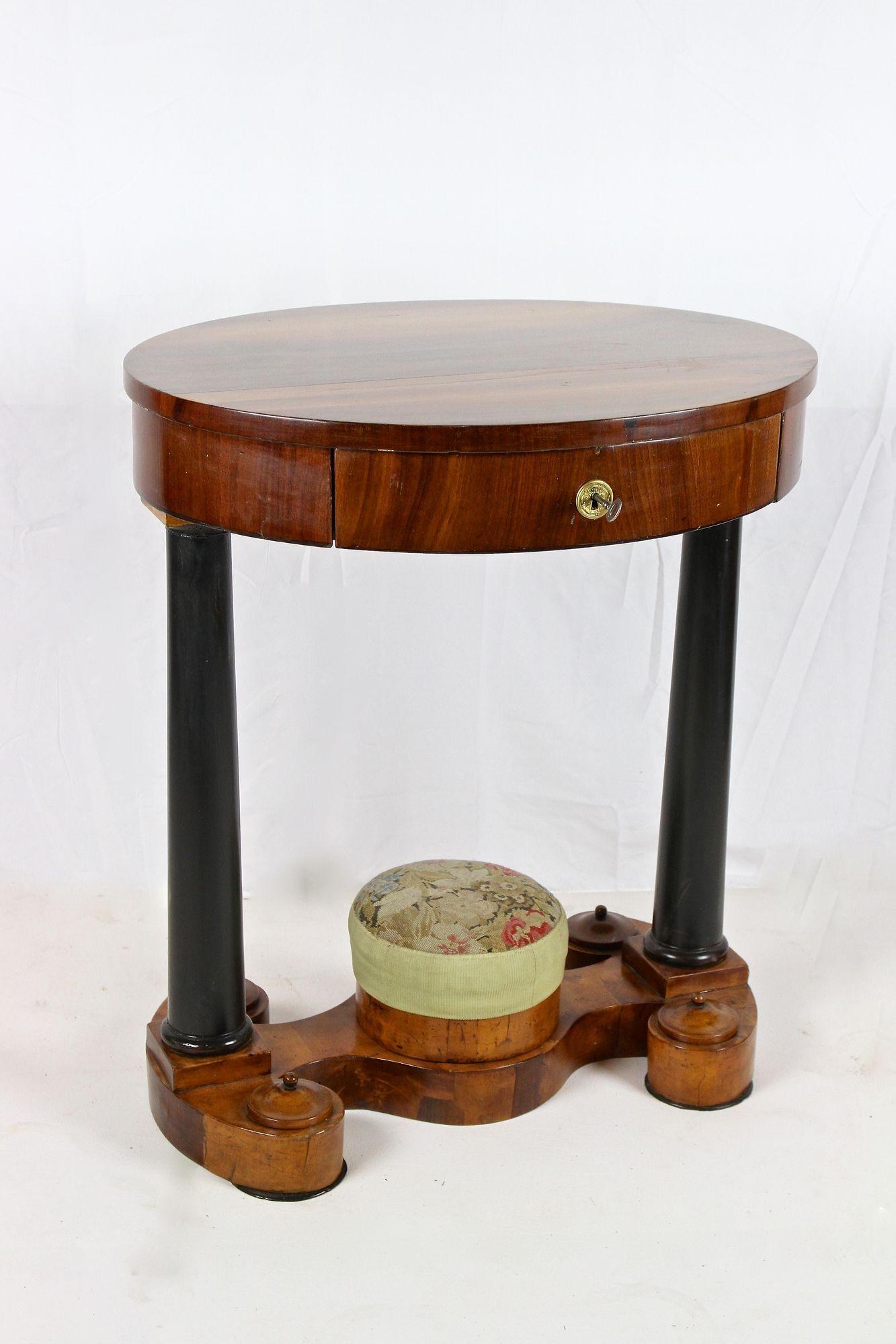 Lovely oval Biedermeier nutwood side table / sewing table coming from the renowed Biedermeier period in Hungary around 1835. With an age of over 190 years this charming 