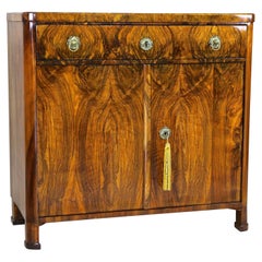 Commodo Biedermeier in legno di noce del XIX secolo, Austria, circa 1830