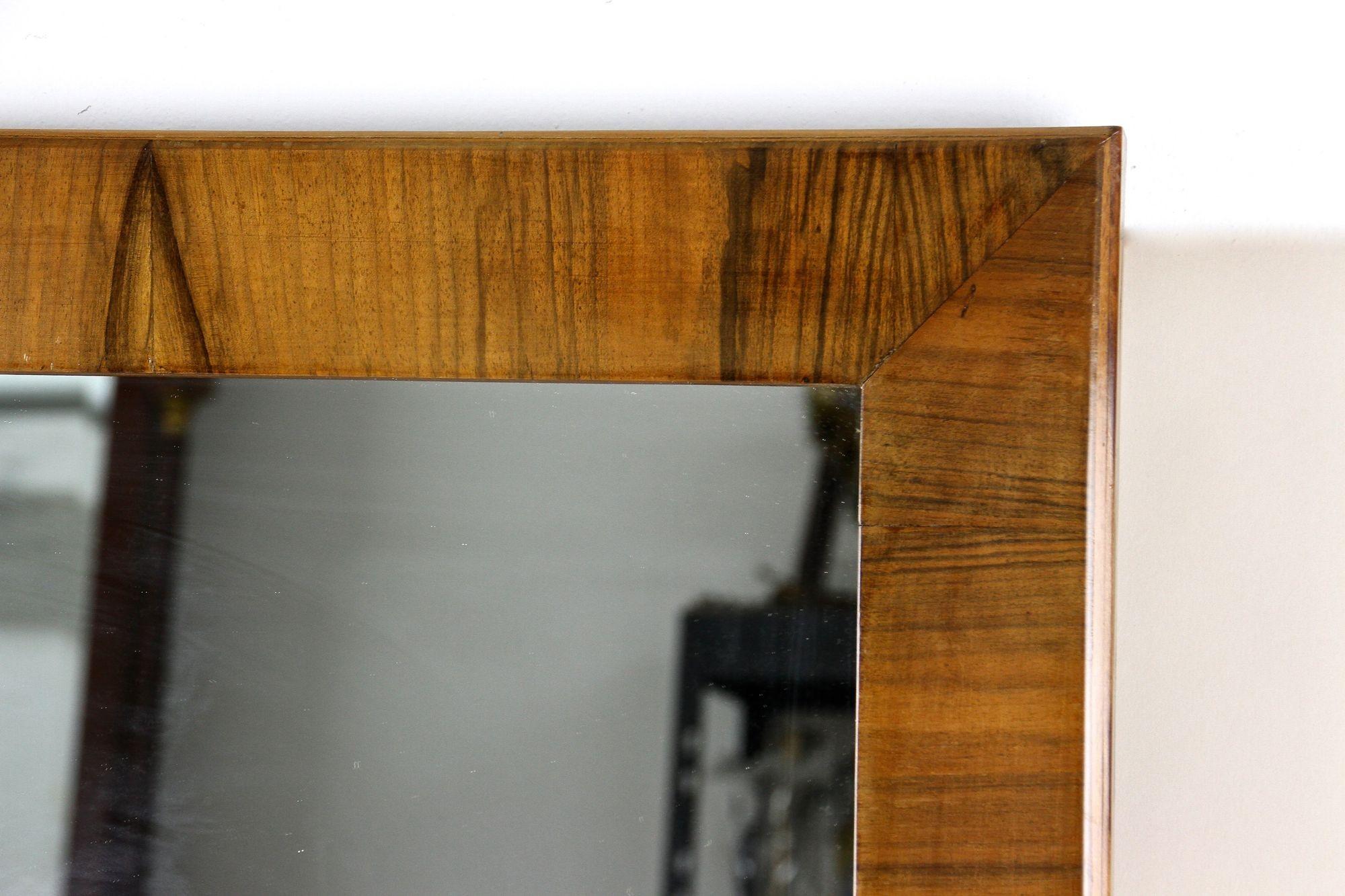 19th Century Biedermeier Nutwood Wall Mirror, Austria ca. 1840 In Good Condition For Sale In Lichtenberg, AT