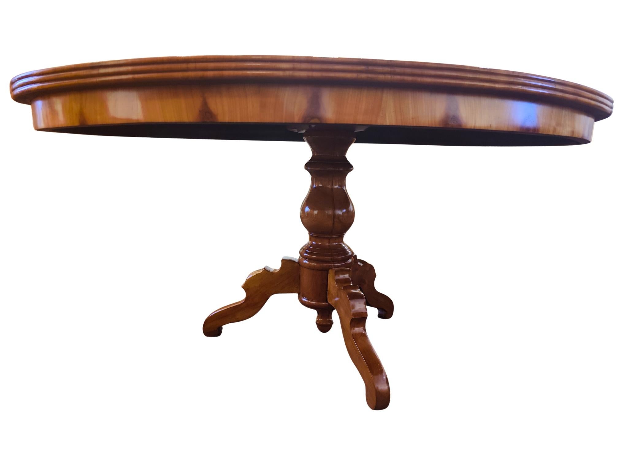 Mesa de comedor ovalada Biedermeier del siglo XIX en madera maciza de cerezo, hacia 1830 en venta 3