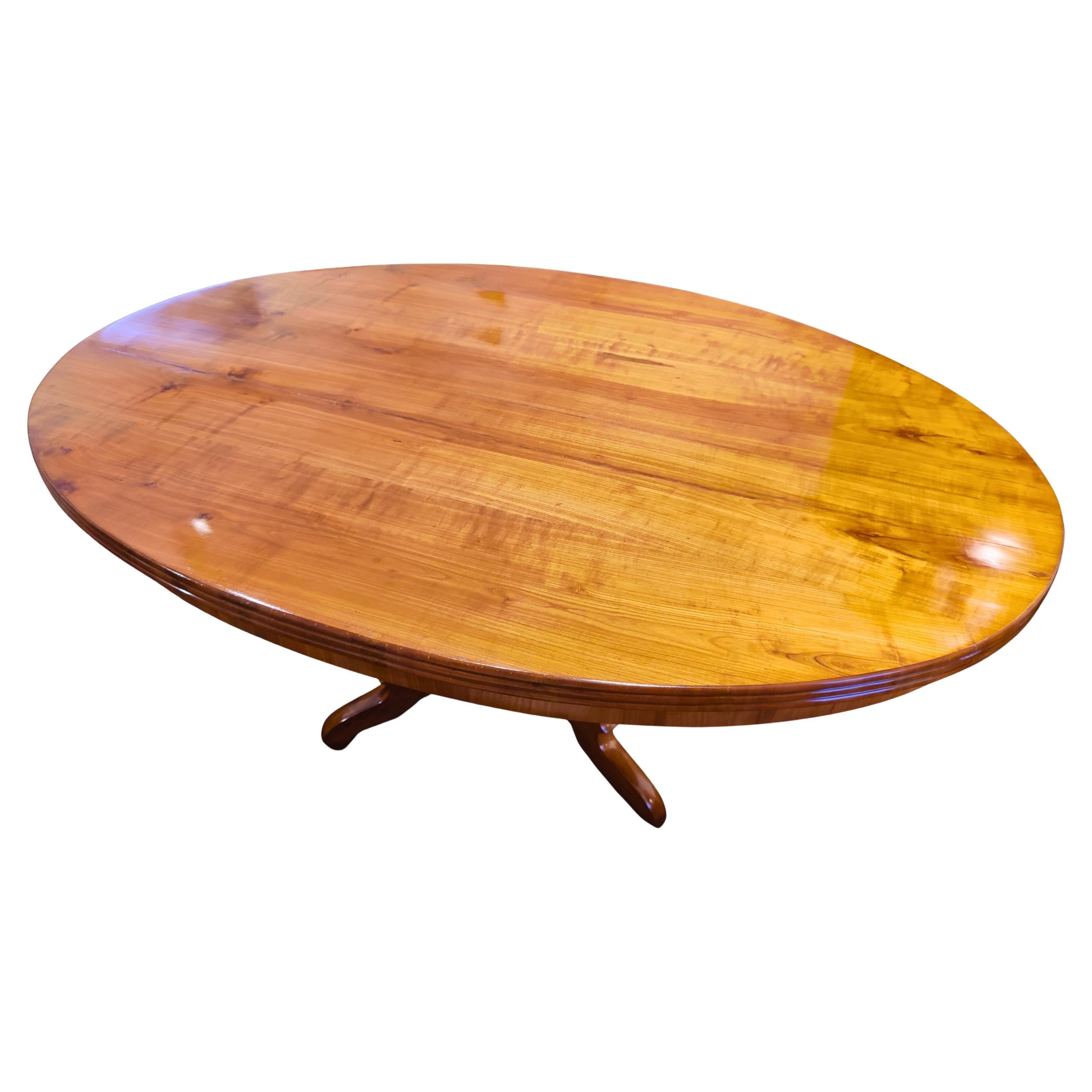 Mesa de comedor ovalada Biedermeier del siglo XIX en madera maciza de cerezo, hacia 1830 en venta