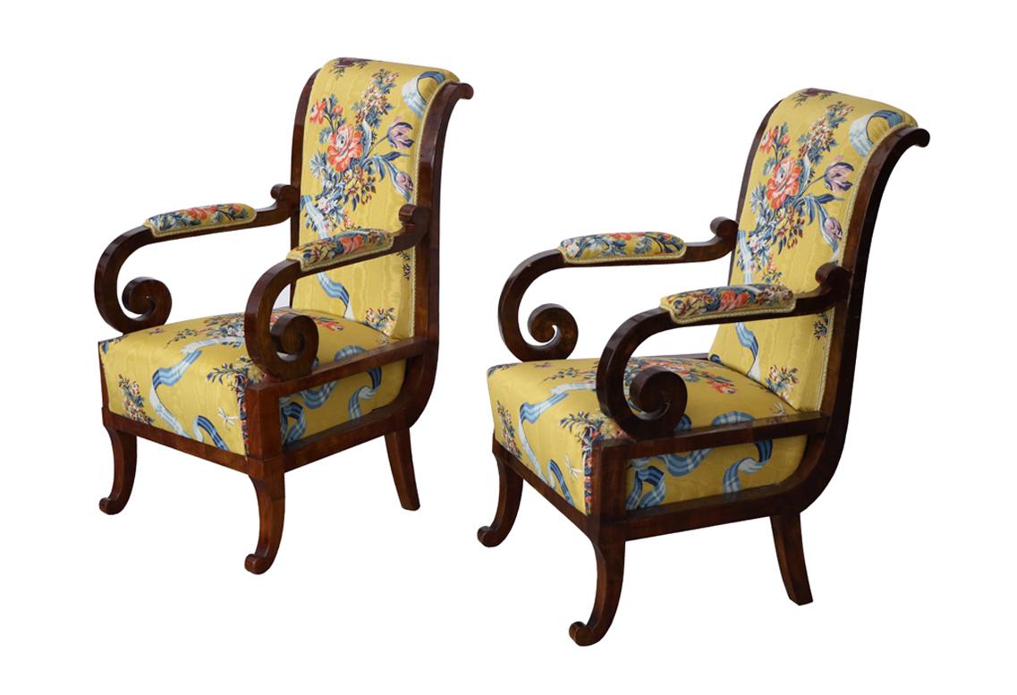 Polished 19th Century Biedermeier Pair of Walnut Armchairs. Vienna, c. 1825. For Sale