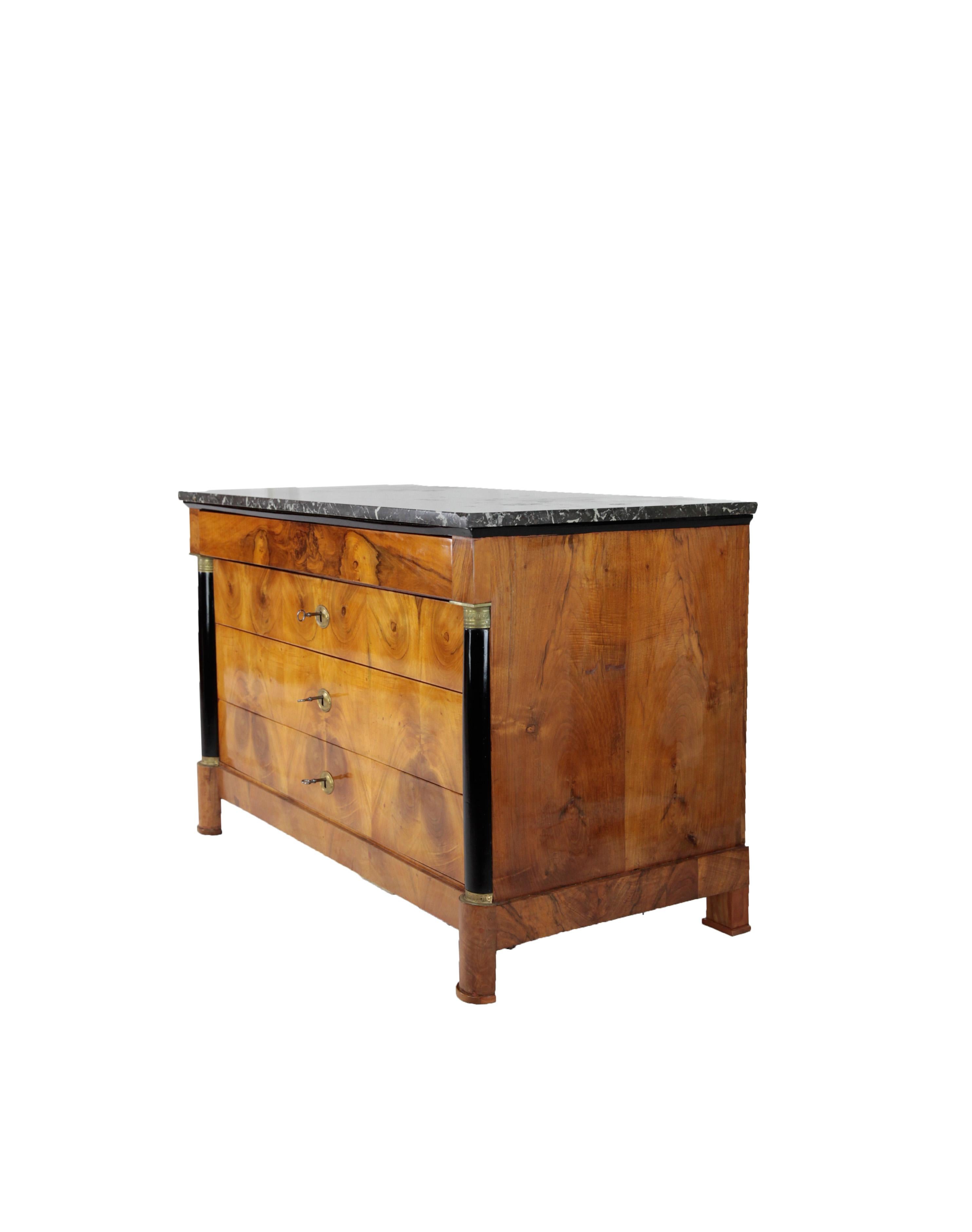 French 19th Century Biedermeier Period Chest of Drawers, France, Walnut, 1820, Brown For Sale