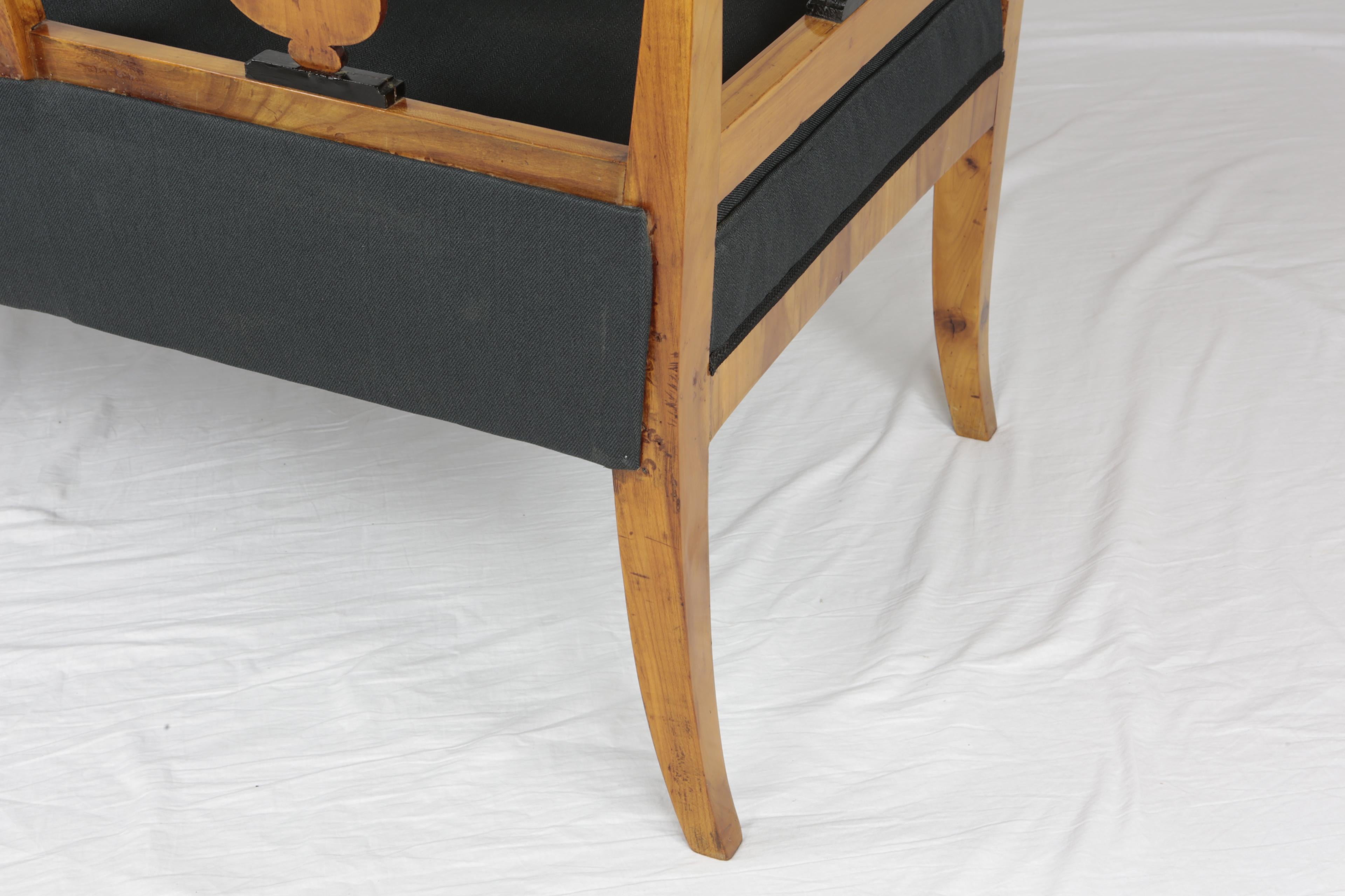19th Century Biedermeier Period Sofa Bench Cherry Birchwood Light Brown For Sale 2