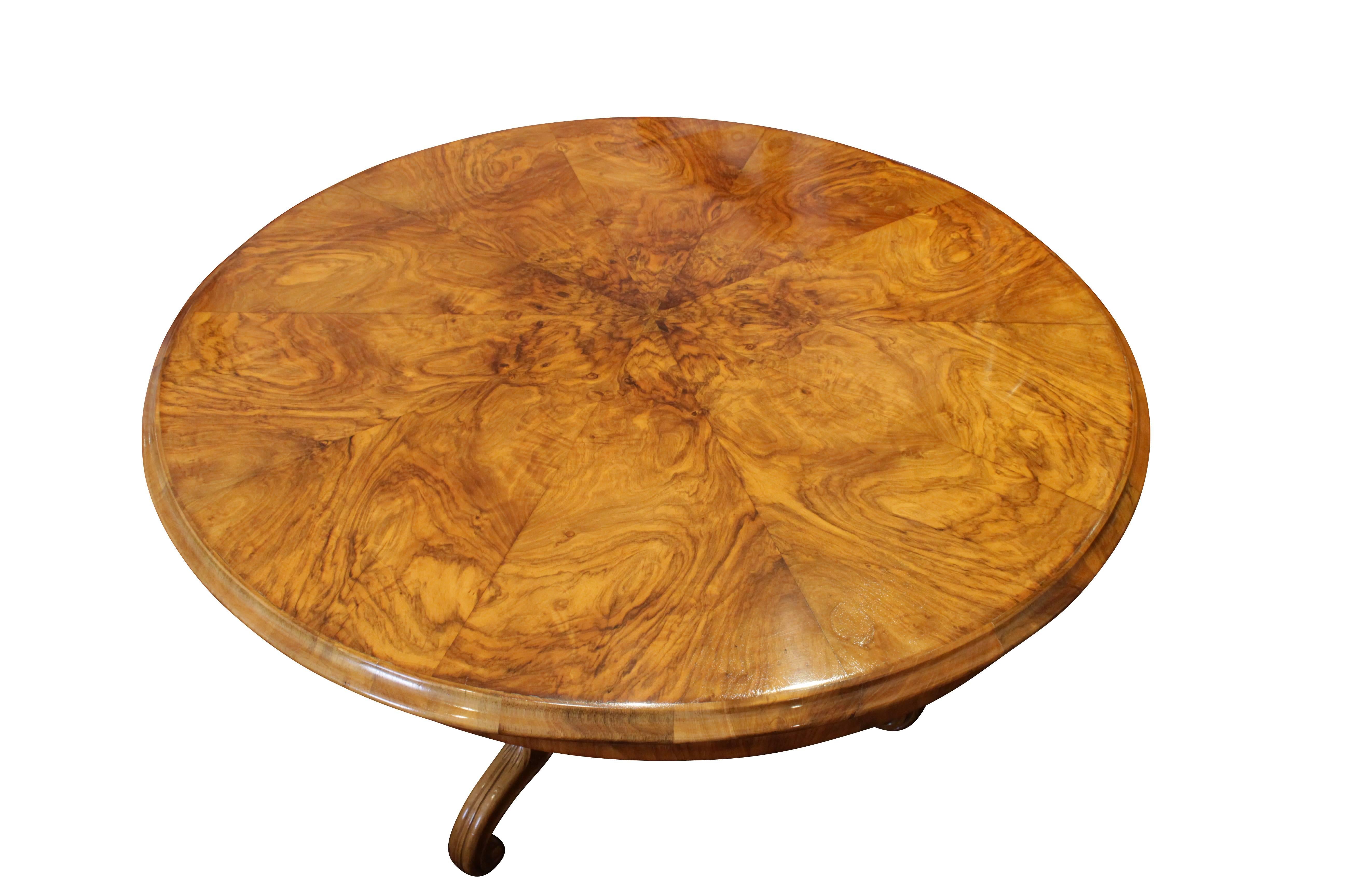 Very nice big Biedermeier center table. The table is made of walnut (foot solid, slab veneered). The table is in a very good restored condition.