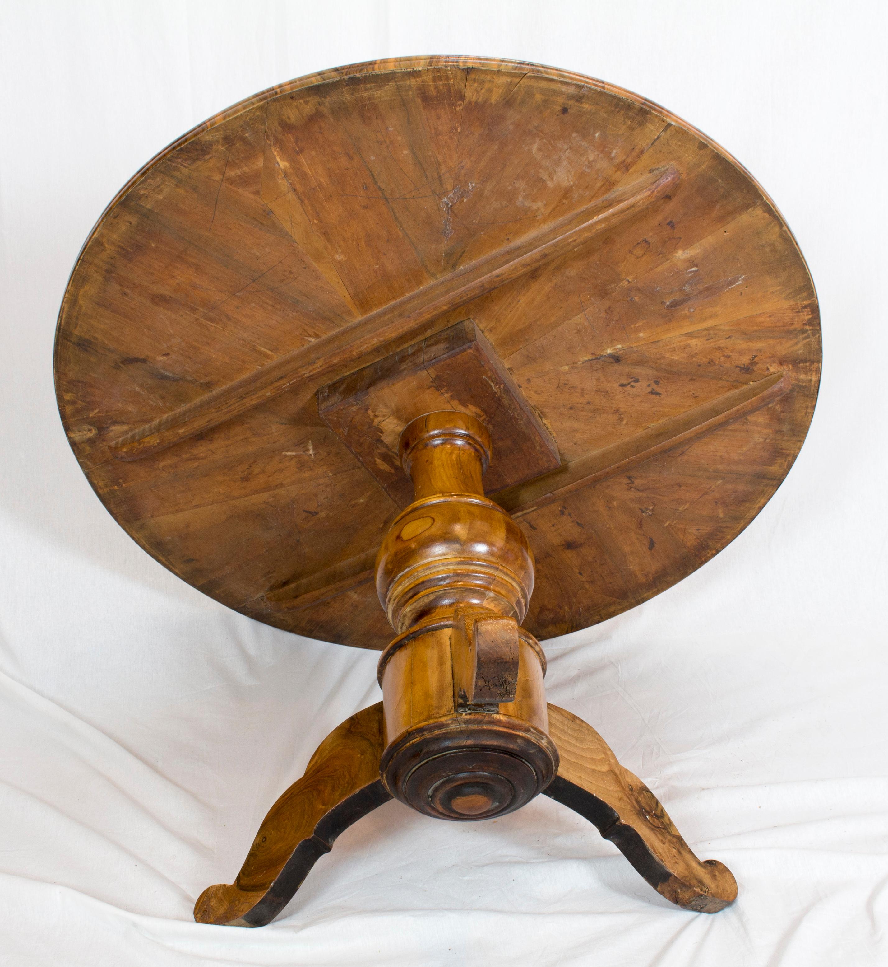 19th Century Biedermeier Round / Centre Walnut Table 2