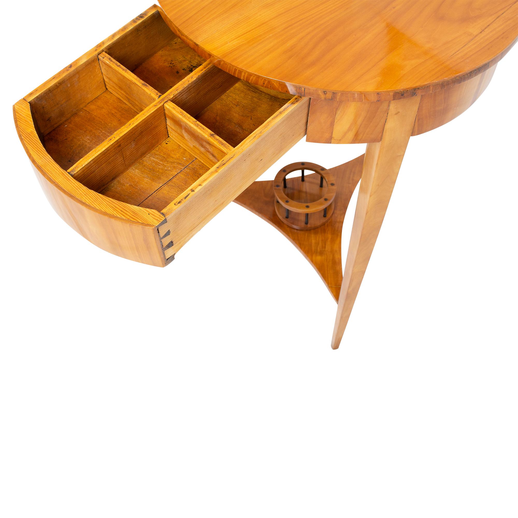 Allemand Table à couture tambour rond Biedermeier du 19ème siècle en vente