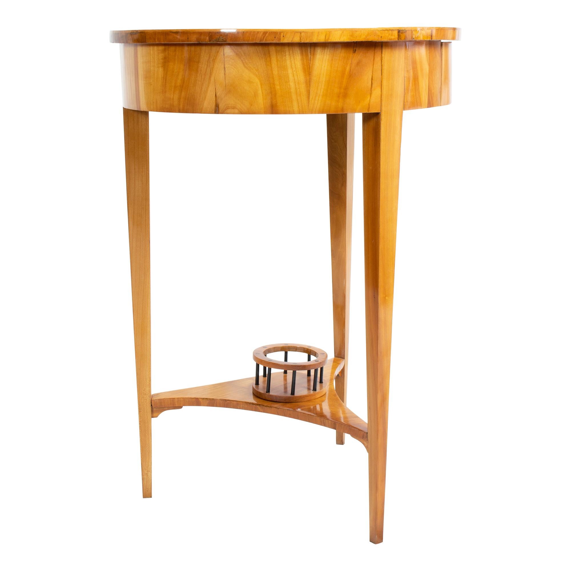 XIXe siècle Table à couture tambour rond Biedermeier du 19ème siècle en vente