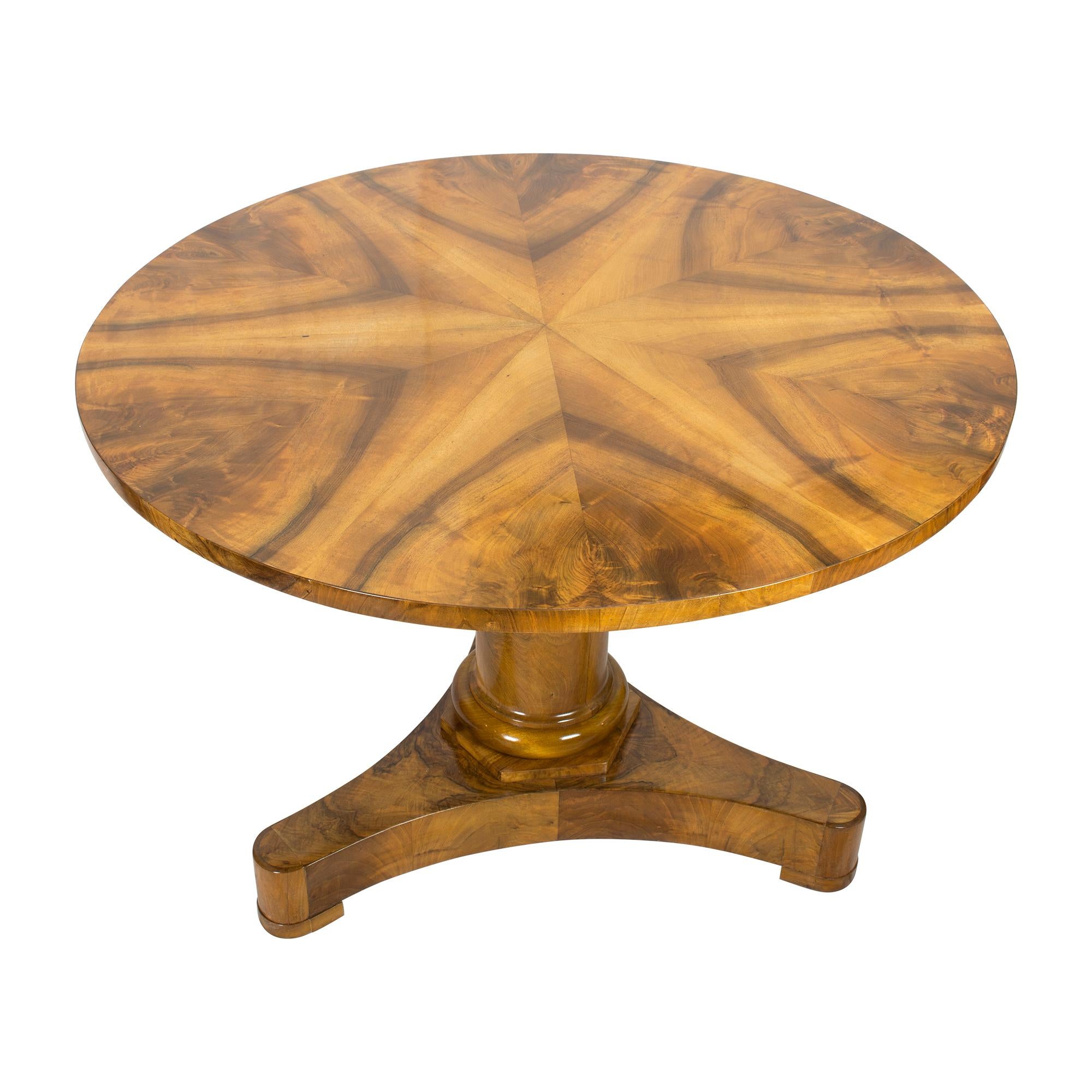 German 19th Century Biedermeier Round Salon Walnut Table For Sale