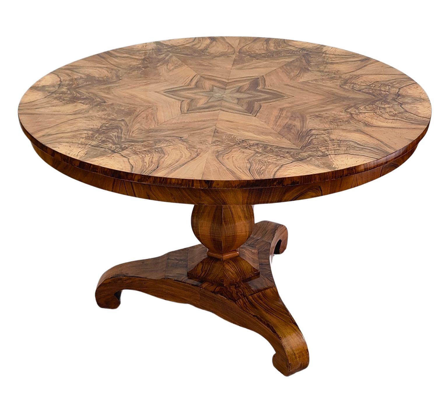 German 19th Century Biedermeier Round Salon Walnut Table For Sale