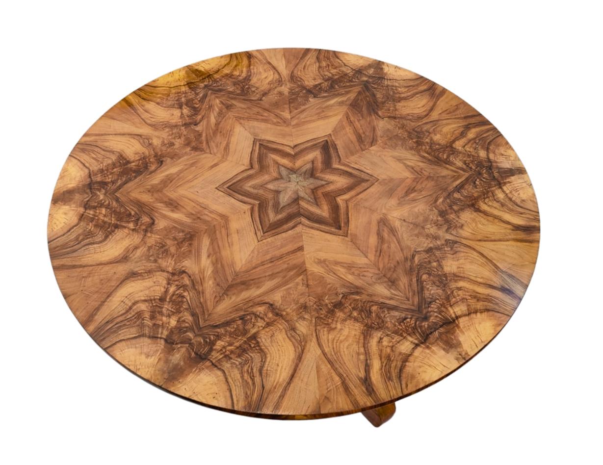Polished 19th Century Biedermeier Round Salon Walnut Table For Sale