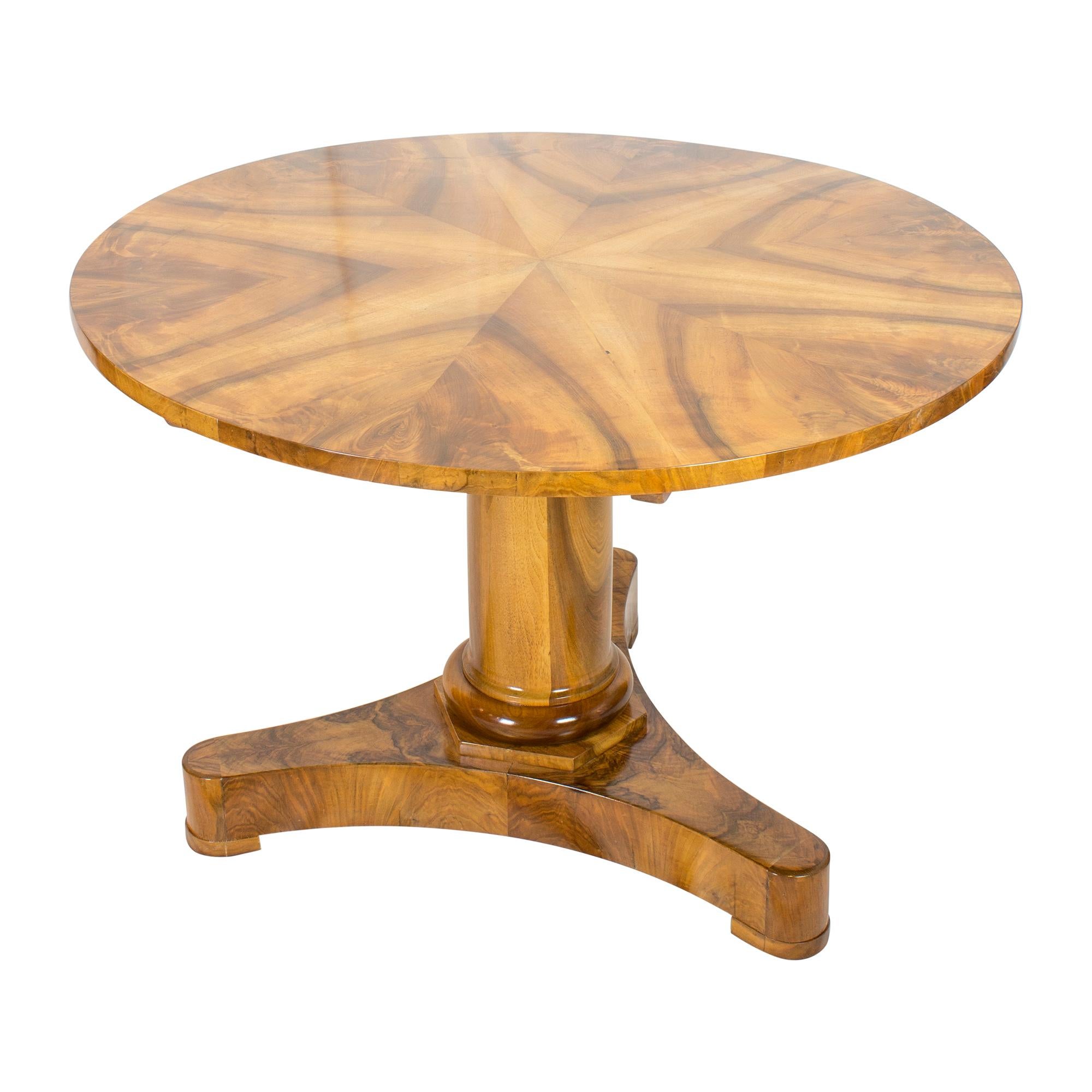 19th Century Biedermeier Round Salon Walnut Table For Sale 2
