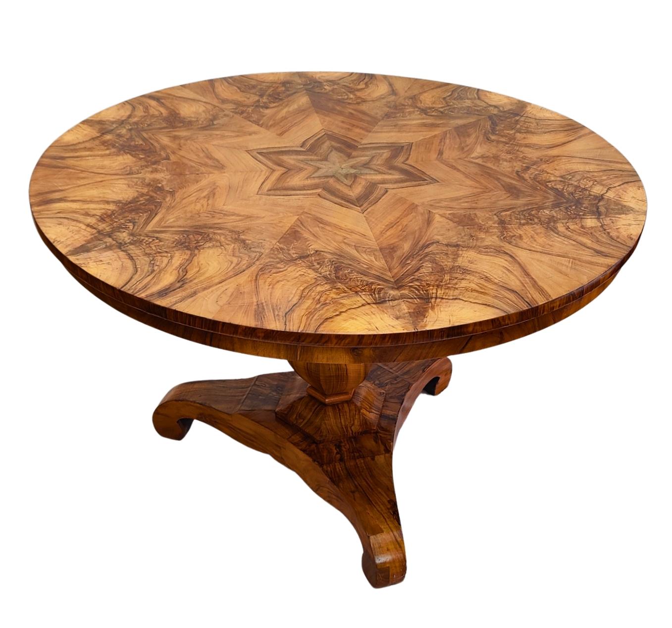 19th Century Biedermeier Round Salon Walnut Table For Sale 3