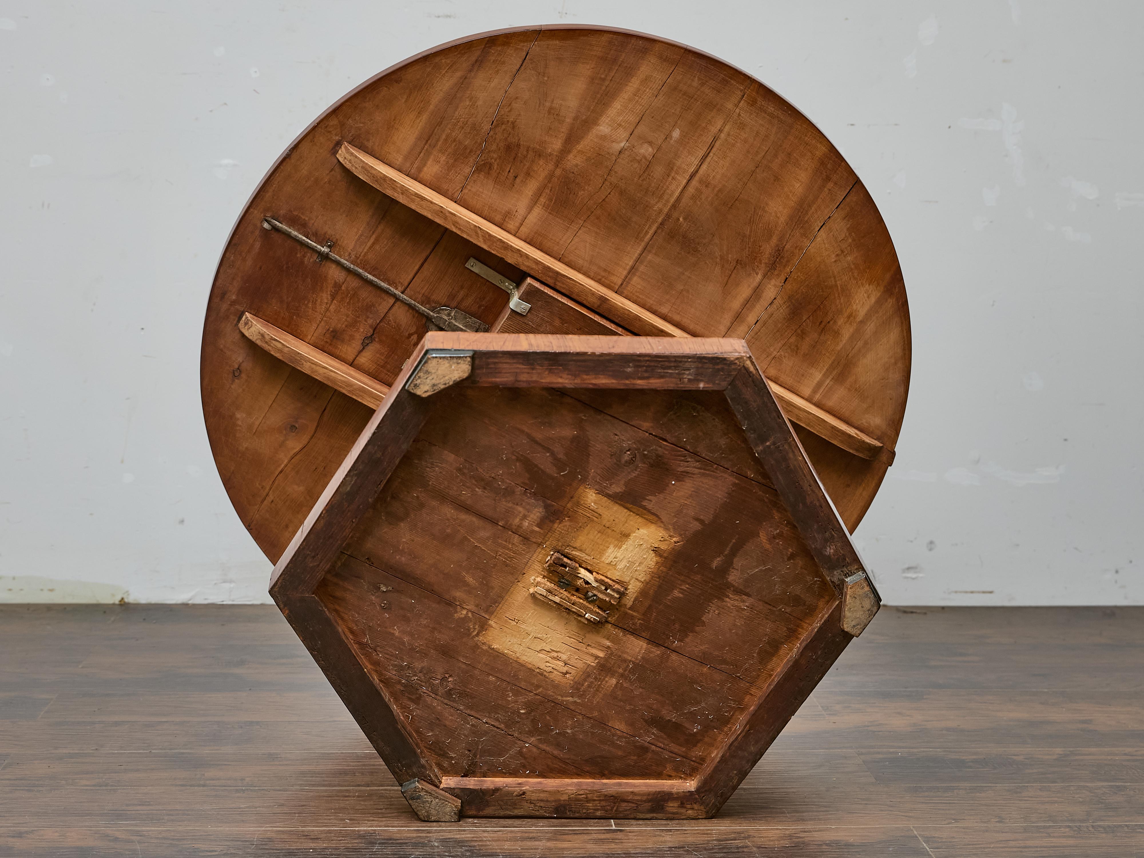 19th Century Biedermeier Round Walnut Pedestal Table with Veneered Starburst Top For Sale 6