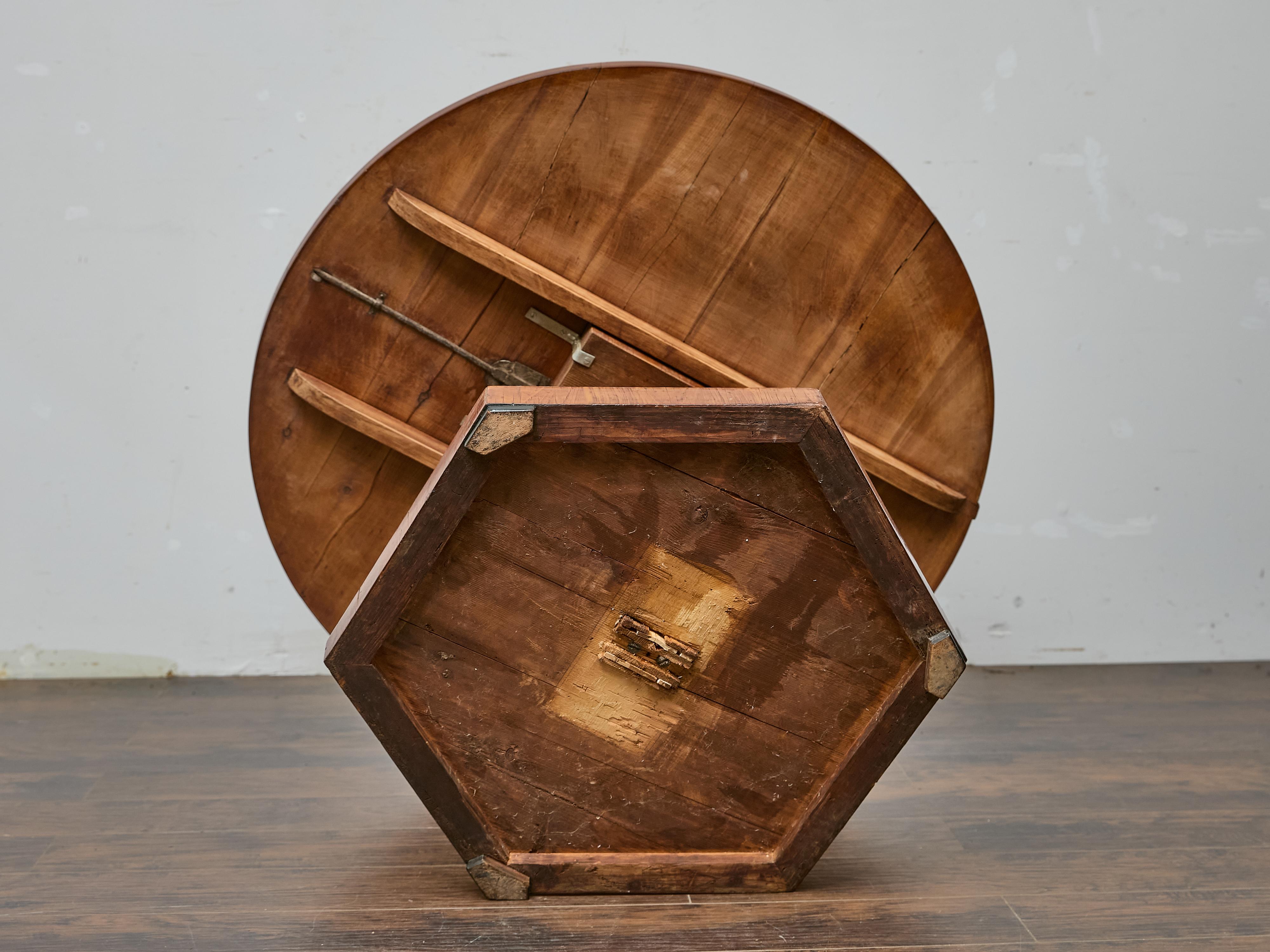 19th Century Biedermeier Round Walnut Pedestal Table with Veneered Starburst Top For Sale 7