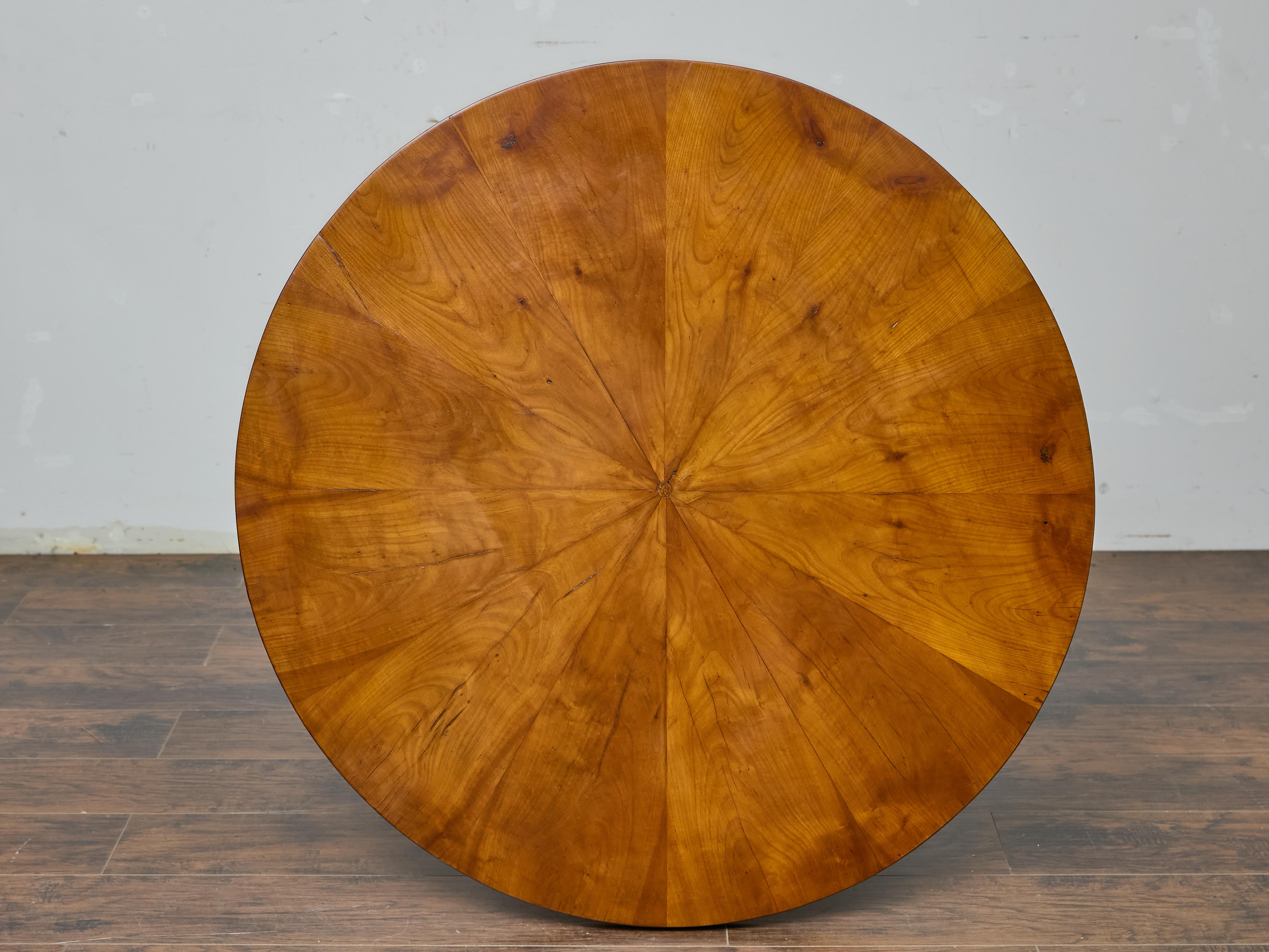 19th Century Biedermeier Round Walnut Pedestal Table with Veneered Starburst Top For Sale 8