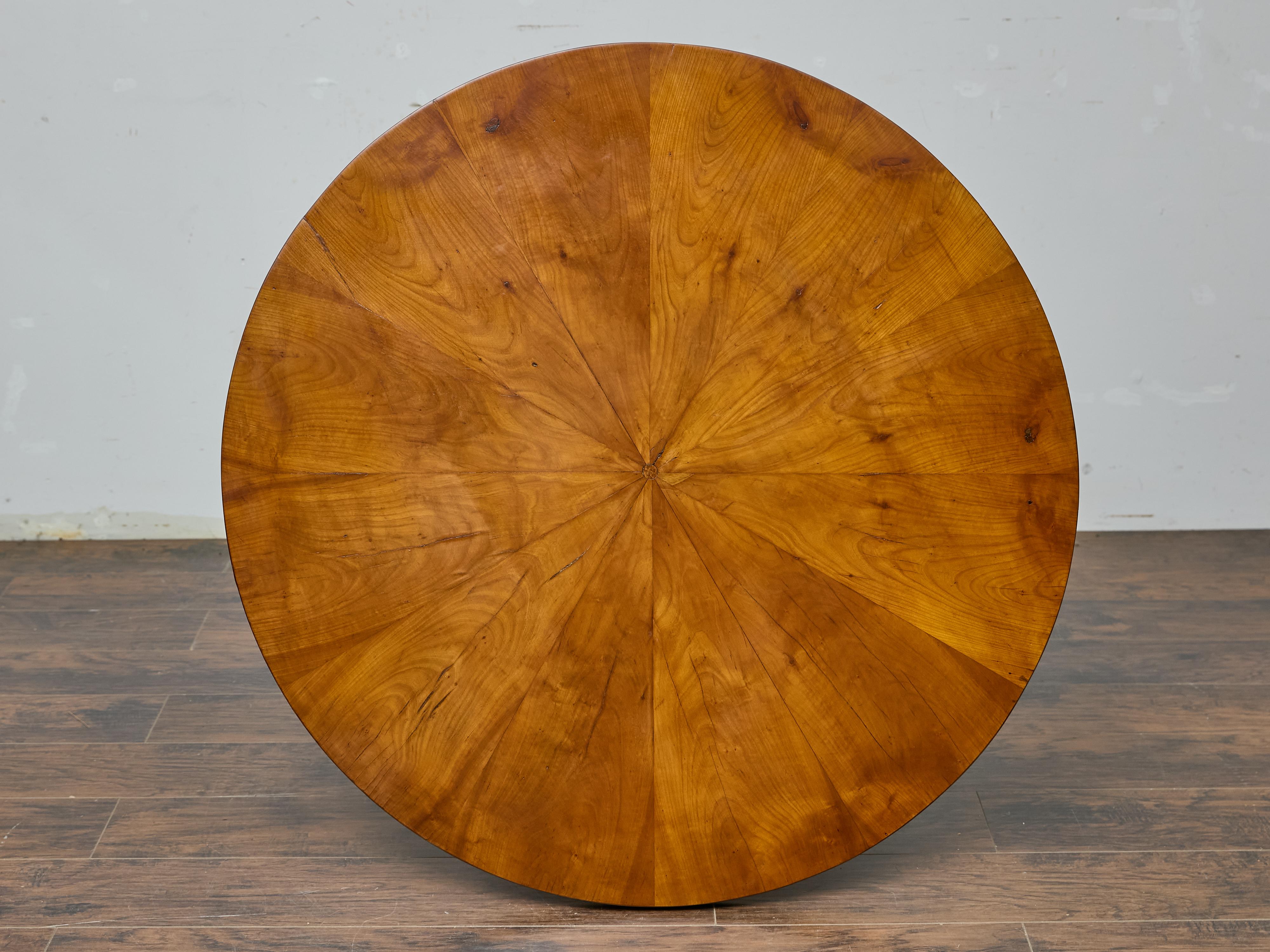 19th Century Biedermeier Round Walnut Pedestal Table with Veneered Starburst Top For Sale 9
