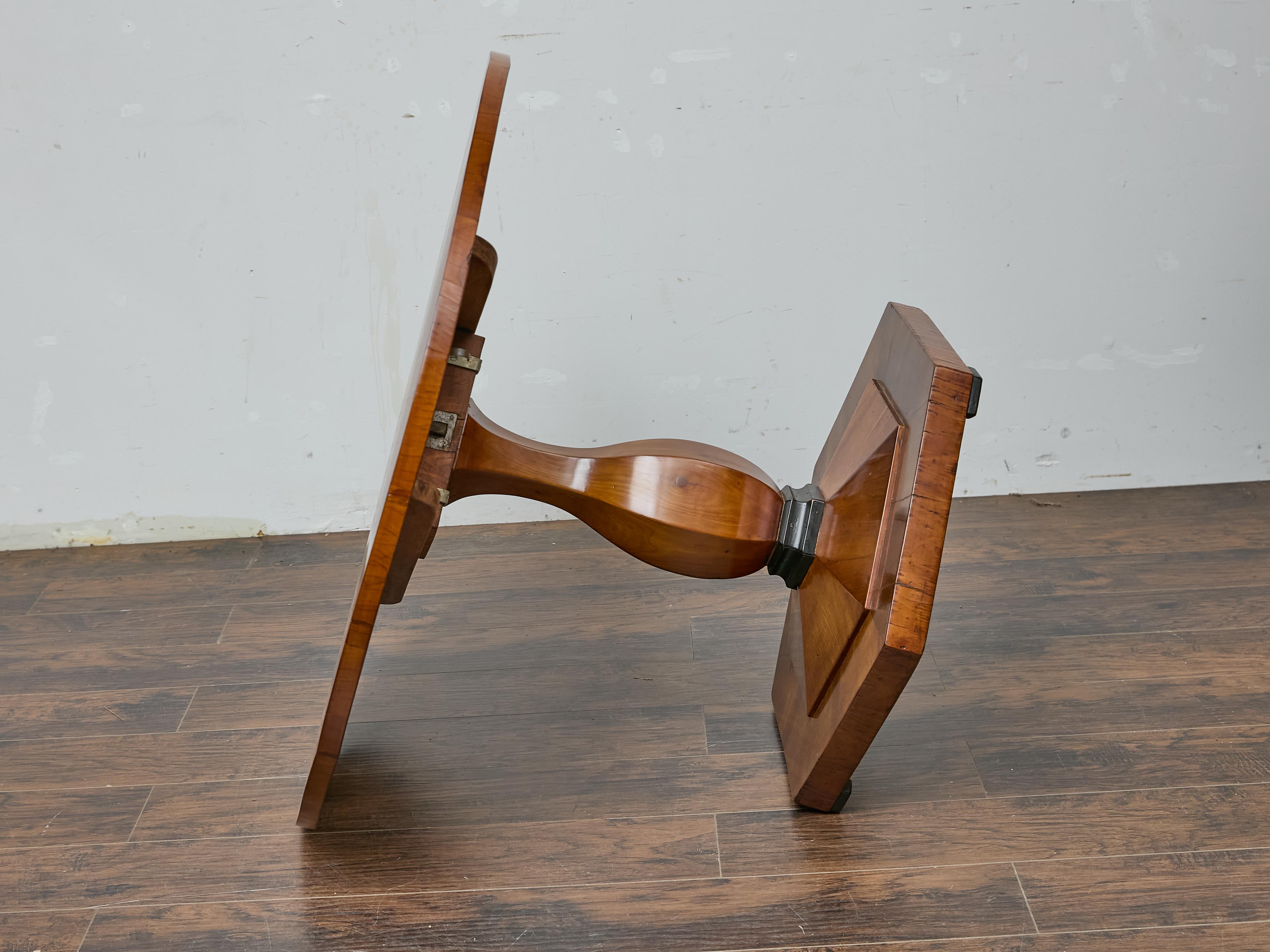 19th Century Biedermeier Round Walnut Pedestal Table with Veneered Starburst Top For Sale 11