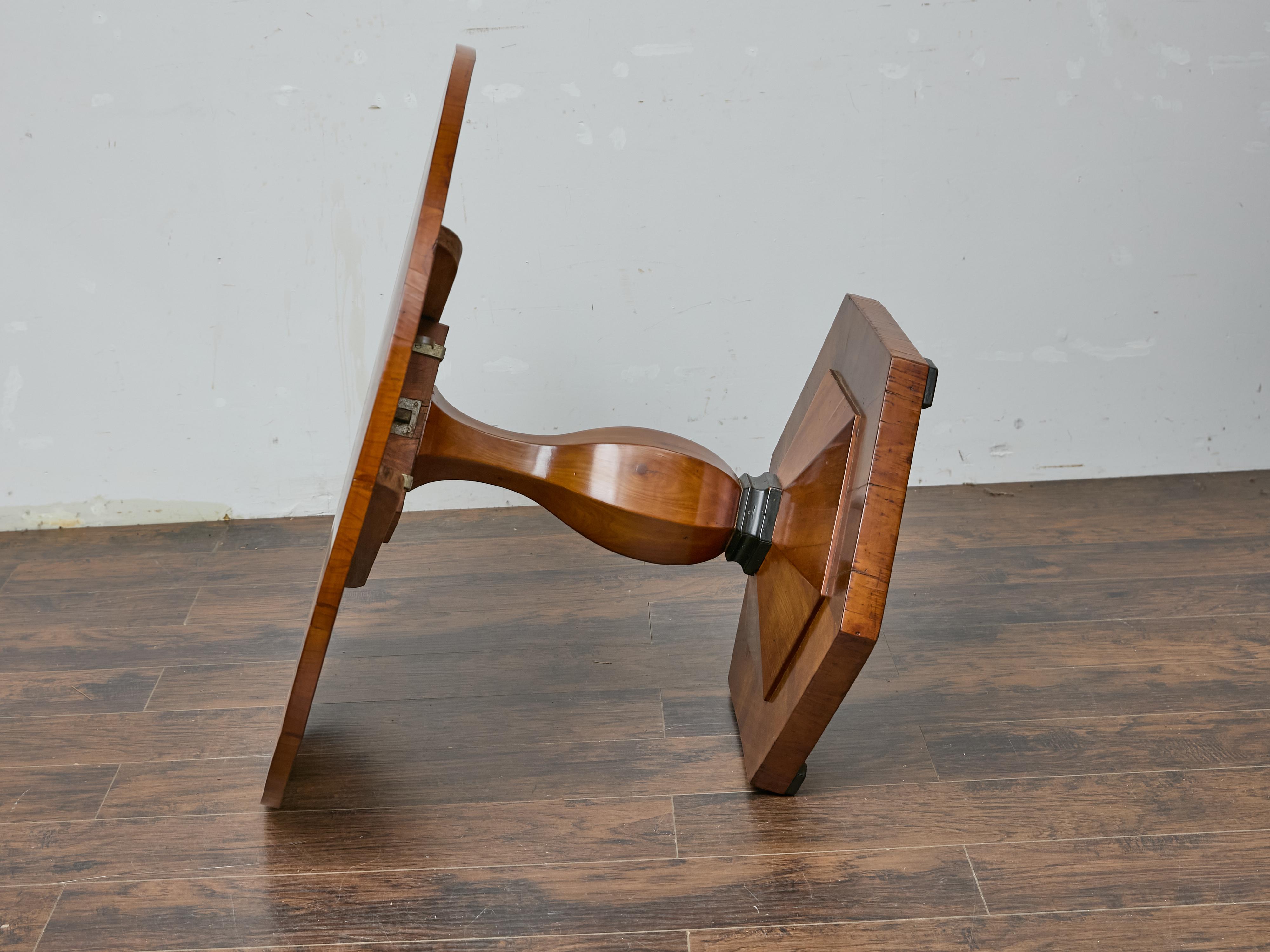 19th Century Biedermeier Round Walnut Pedestal Table with Veneered Starburst Top For Sale 12