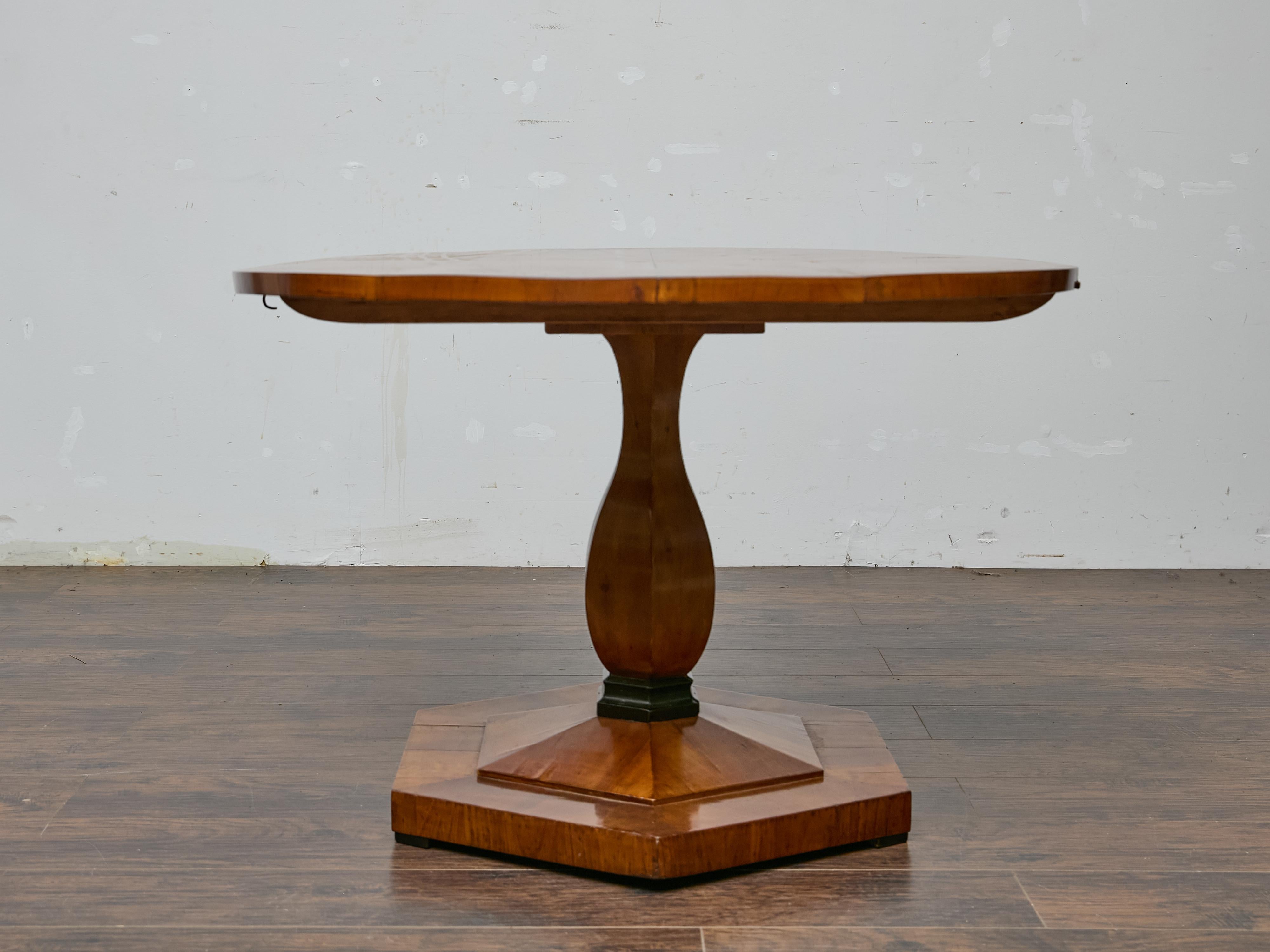 19th Century Biedermeier Round Walnut Pedestal Table with Veneered Starburst Top In Good Condition For Sale In Atlanta, GA