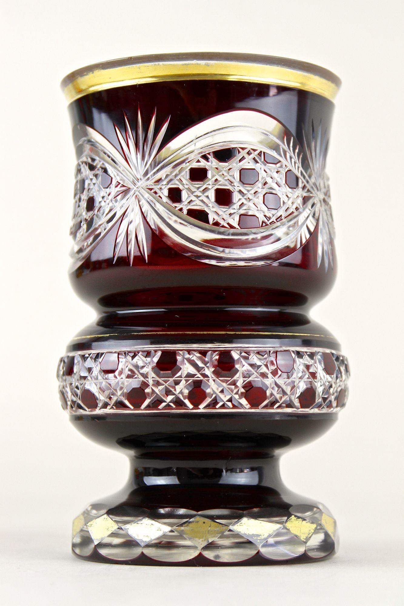 19th Century Biedermeier Ruby Red Overlay Glass Goblet, Gilt Parts, CZ ca. 1840 en venta 4